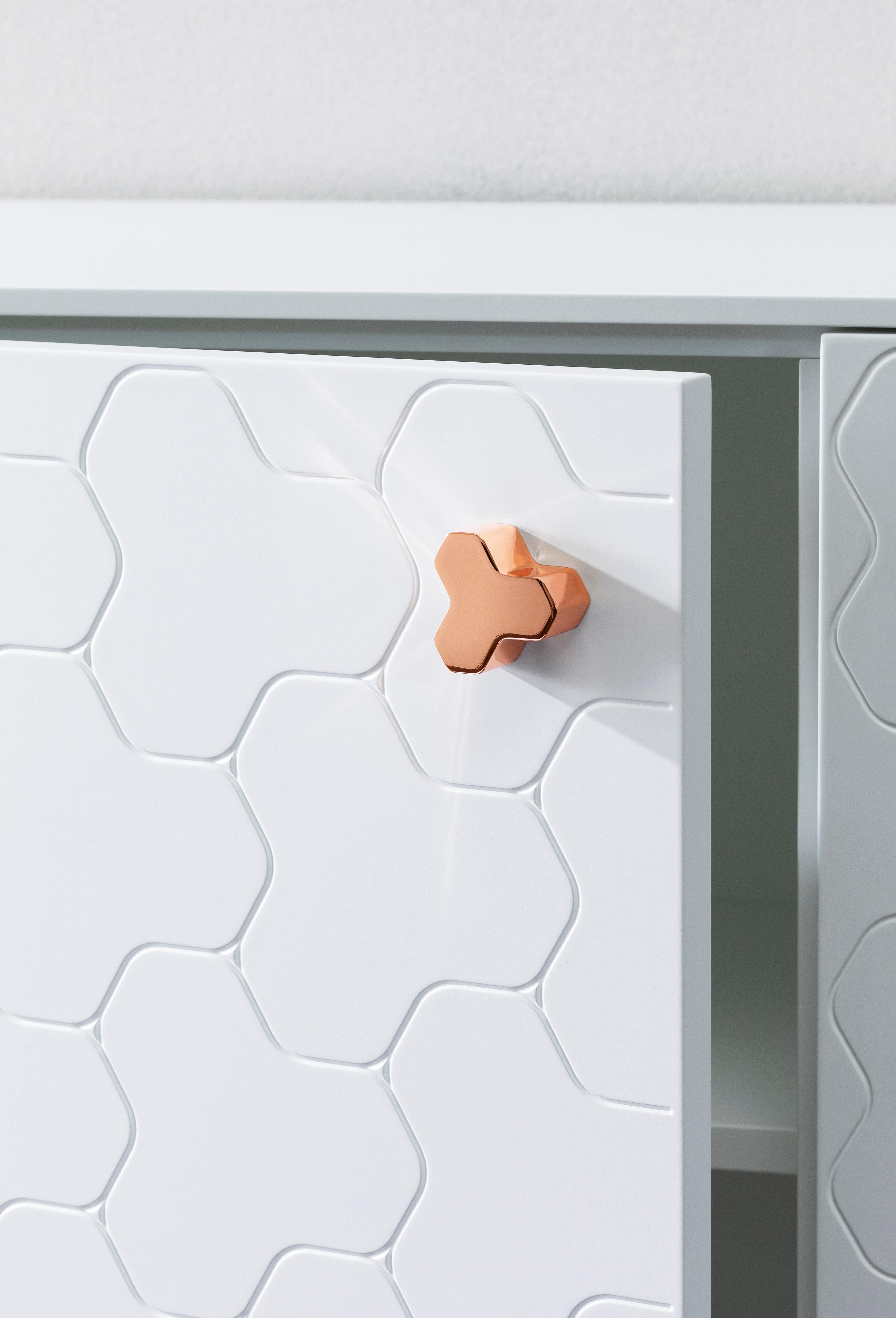 Soko 3-Schränke mit lackierter Struktur und Kupfergriff:: von Miniforms Lab (Moderne) im Angebot