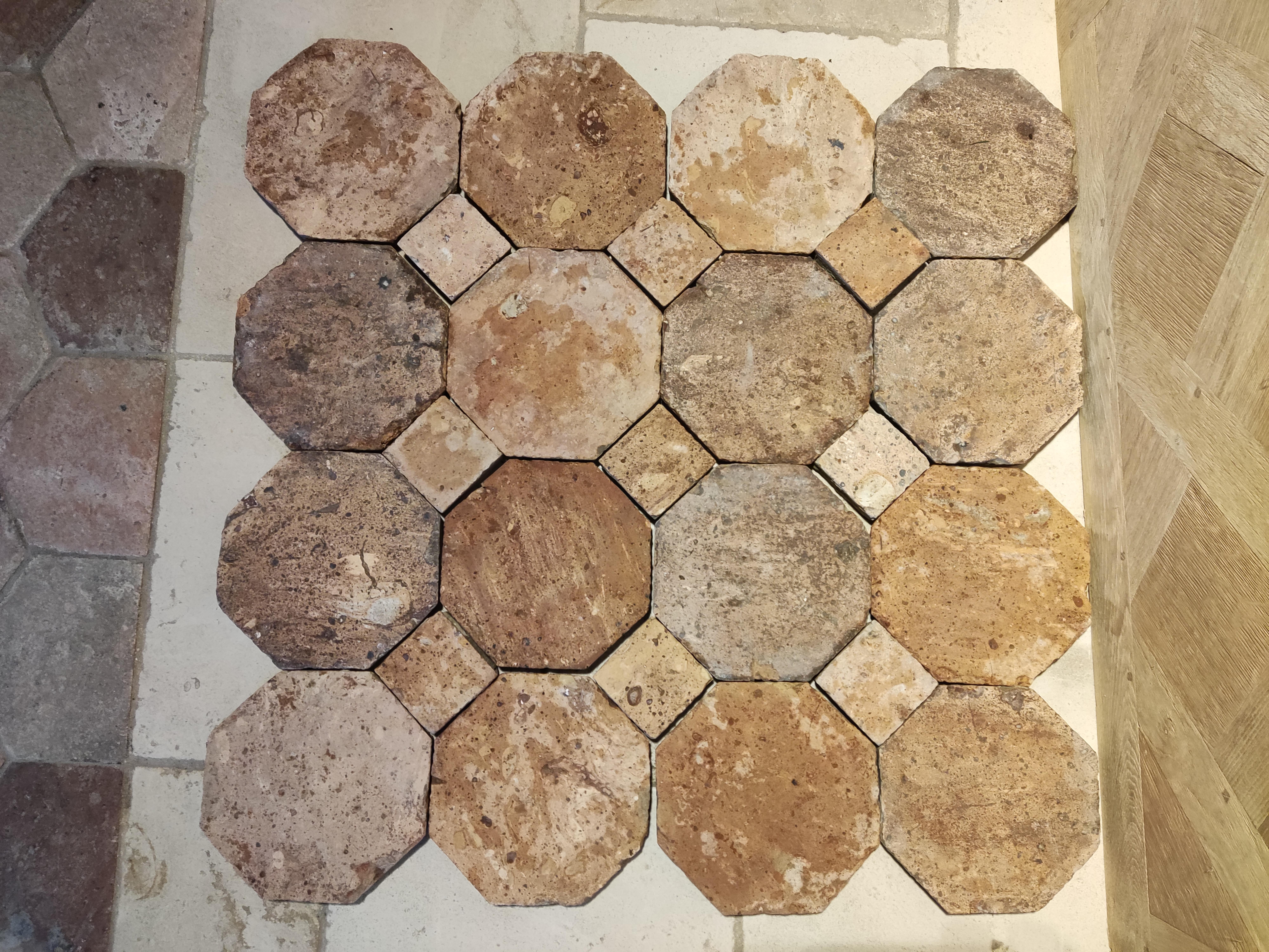 Le prix est pour le lot de 12m²
Octogone à cabochons en terre cuite pour un sol classique et élégant. Parfaits pour ajouter une touche de charme rustique à tout espace.