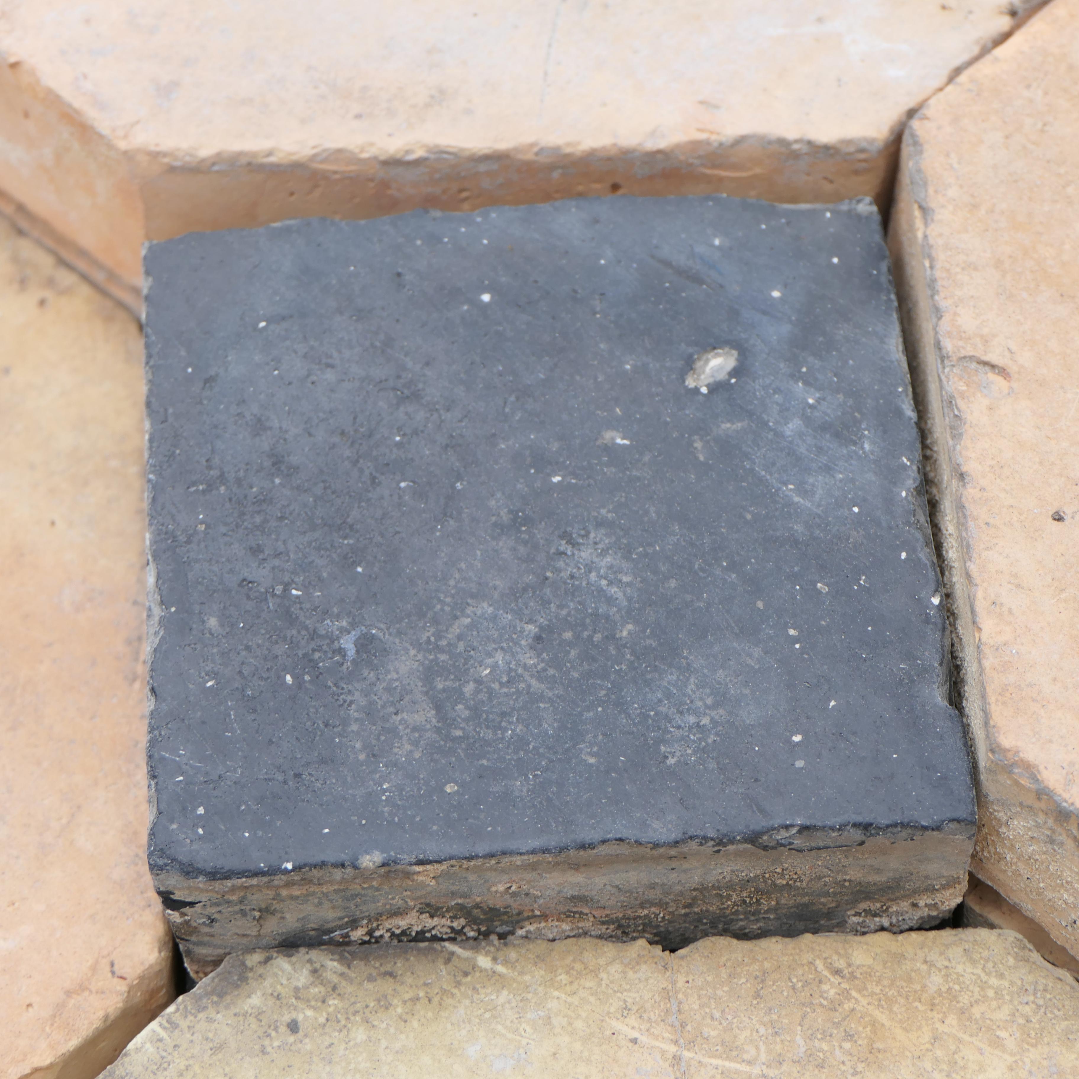 French Sol a cabochons ancien - 15m² For Sale