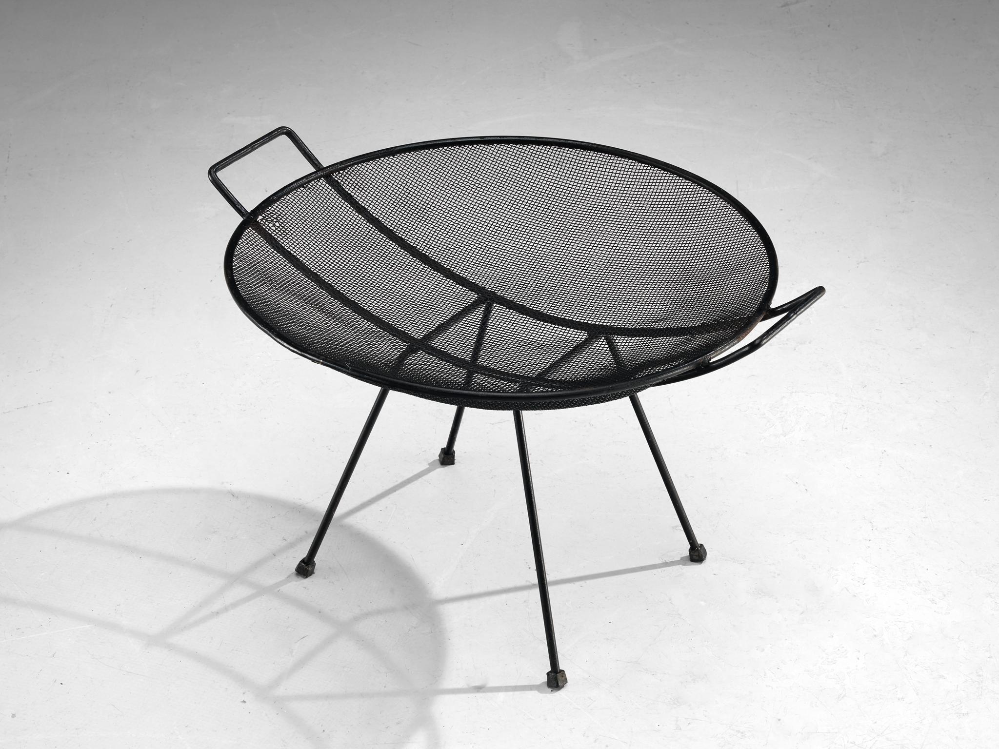 Sol Bloom Patio 'Scoop' Chair with Table in Black Steel Mesh  In Good Condition For Sale In Waalwijk, NL