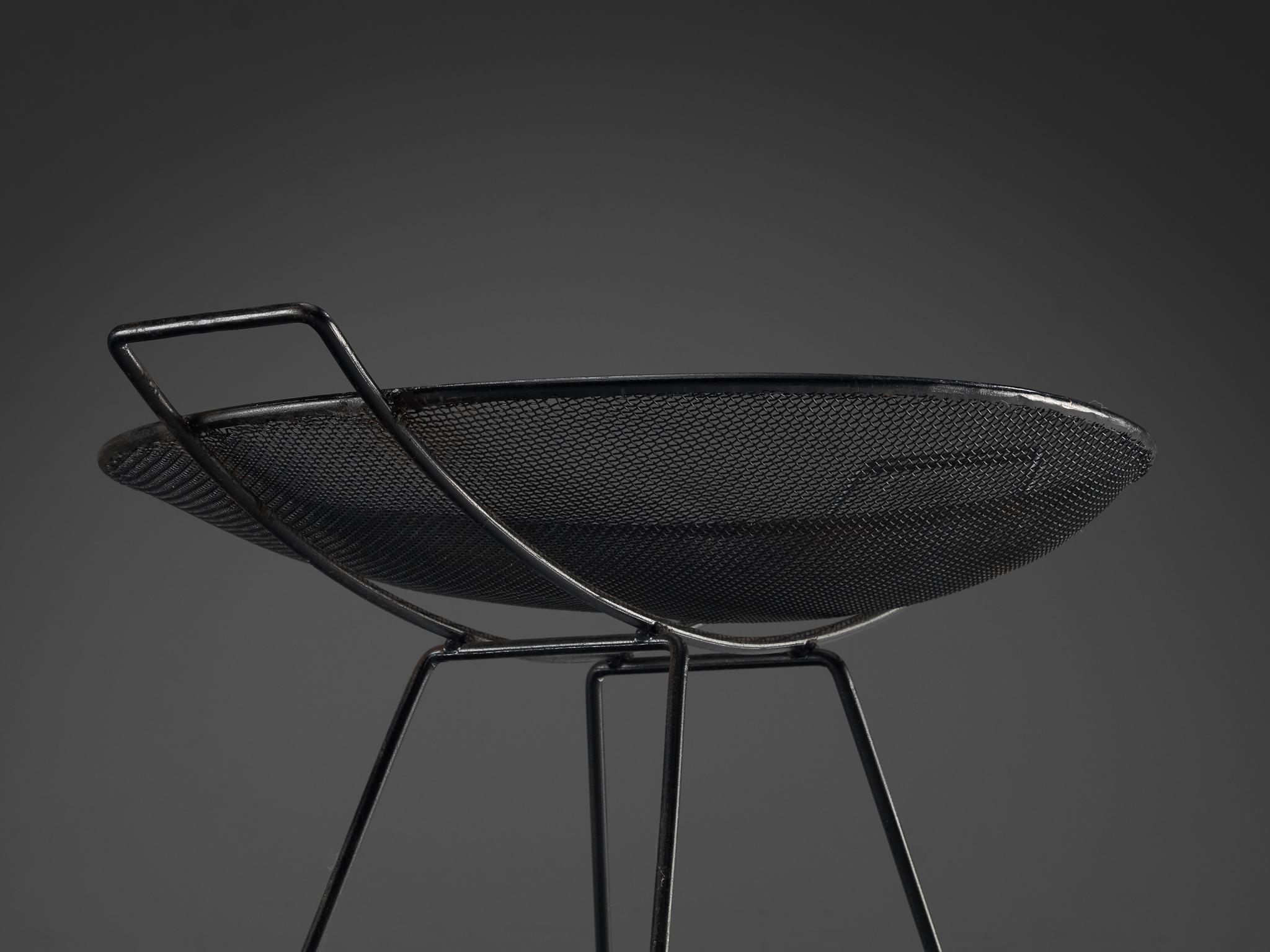Sol Bloom Patio 'Scoop' Chair with Table in Black Steel Mesh (en anglais)  en vente 2