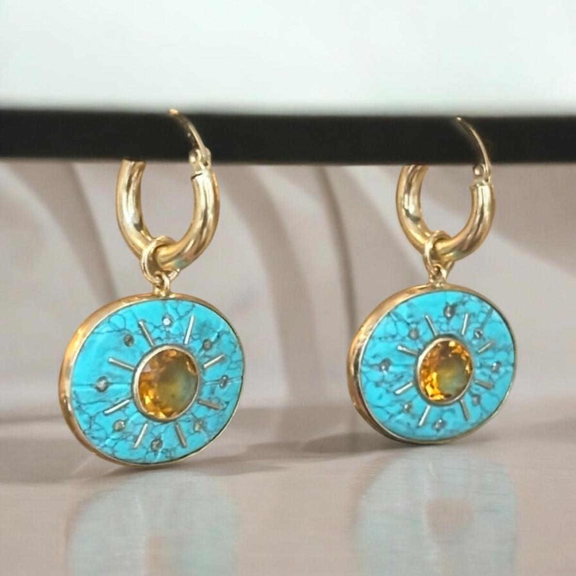 Orecchini SOL

Turchese, Citrino, Diamanti Champagne, Oro 14k

La linea S.L.A. è stata sviluppata intorno all'idea di onorare se stessi e di vivere una vita che ti illumini. Il sole è un potente simbolo di vita e di luce e questi pezzi sono stati