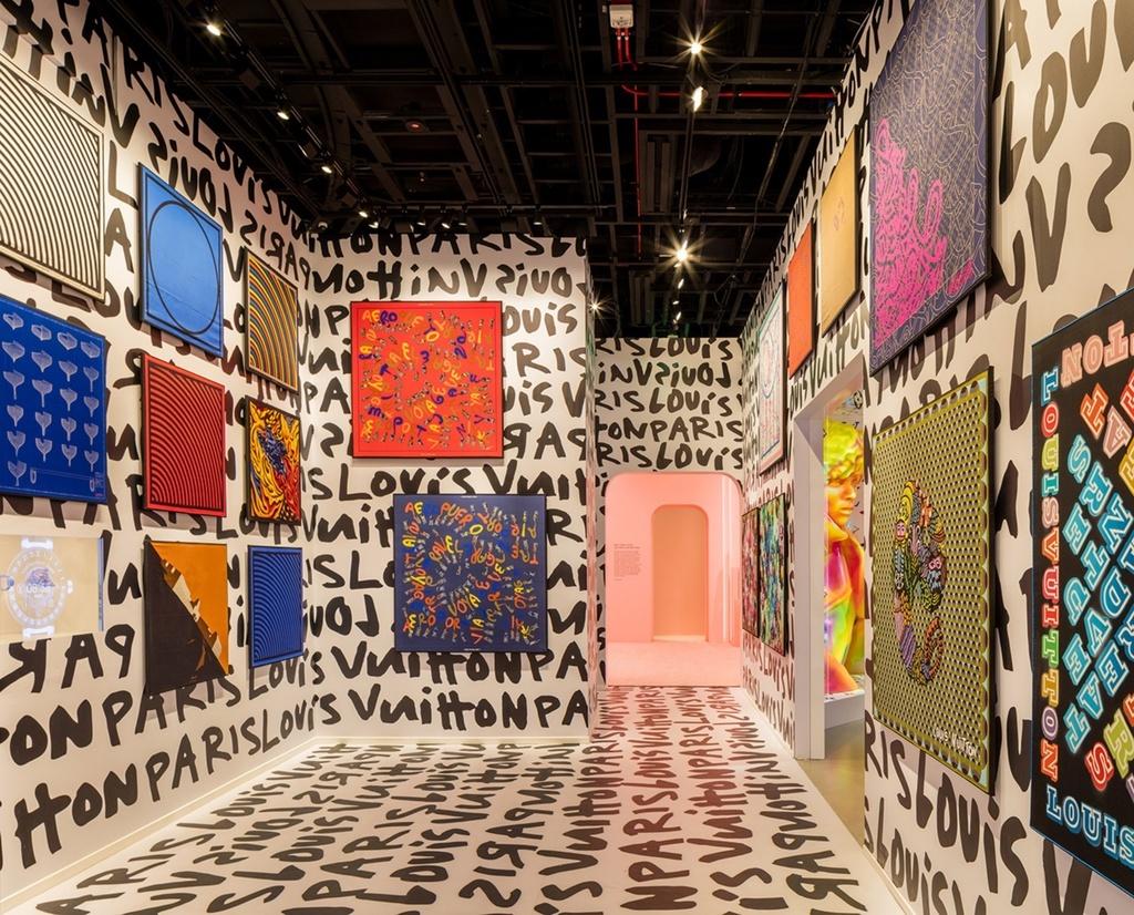 Sol Lewitt, Geometric Abstraction Louis Vuitton 100% Silk Scarf, Limited Ed. 250 For Sale 6