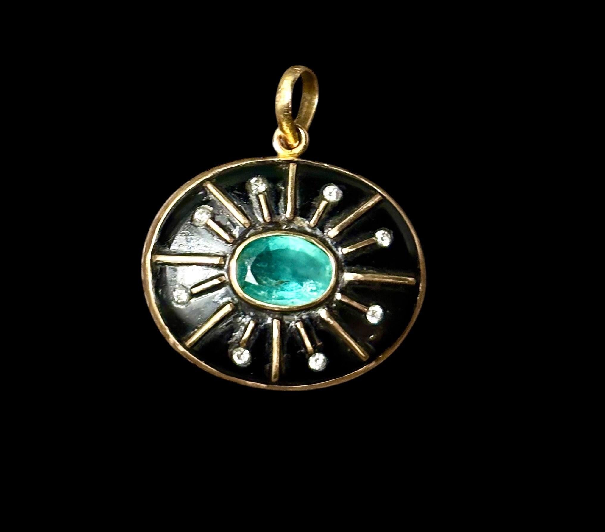 Ciondolo SOL, onice nera, smeraldo, diamanti e oro 14k In condizioni Nuovo a New York, NY