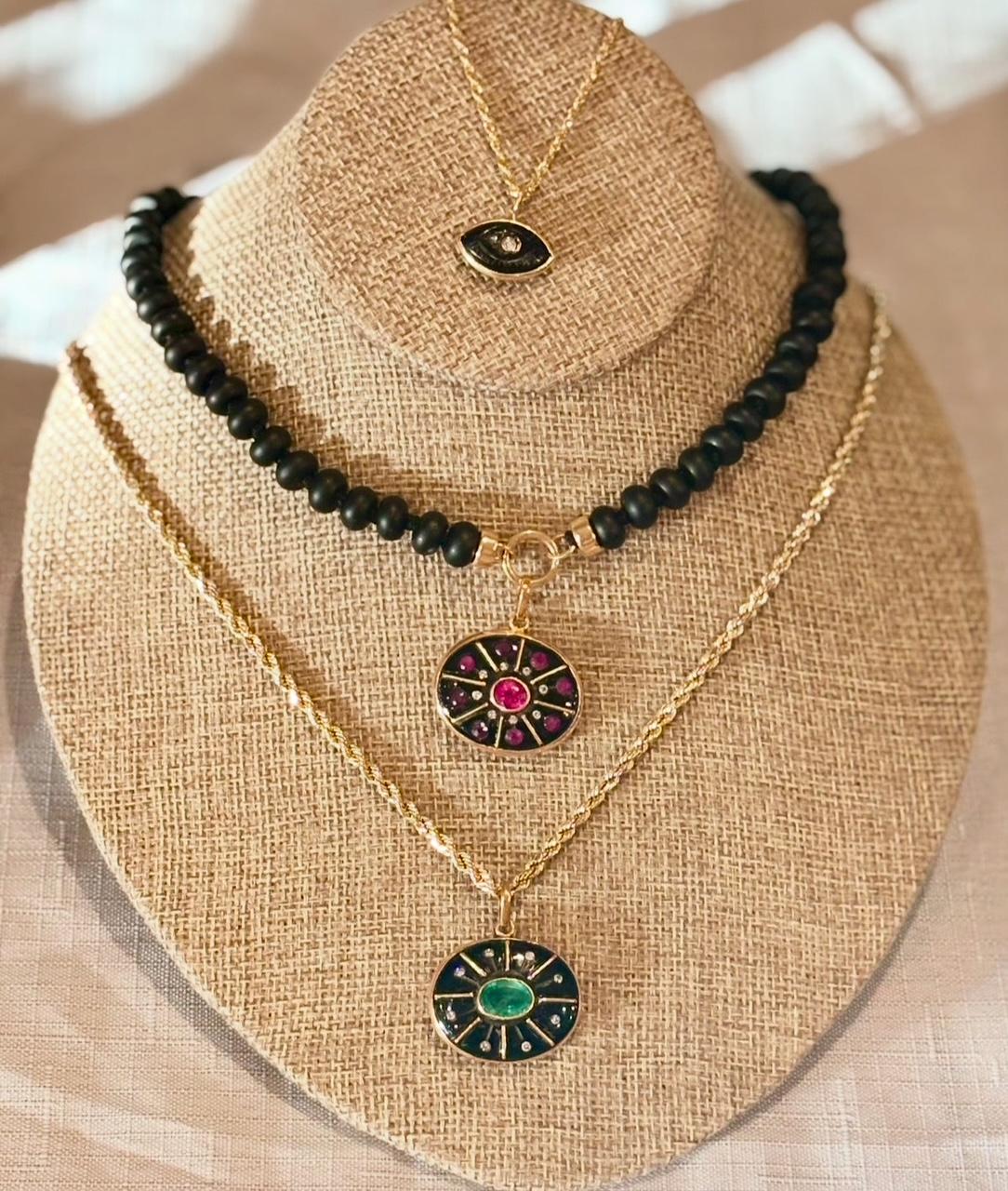 Ciondolo SOL, onice nera, smeraldo, diamanti e oro 14k 2