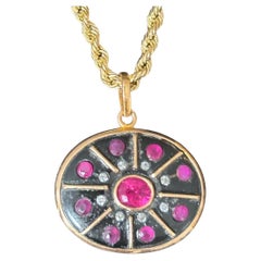 PENDANT SOL, Onyx noir, rubis, diamants et or 14k