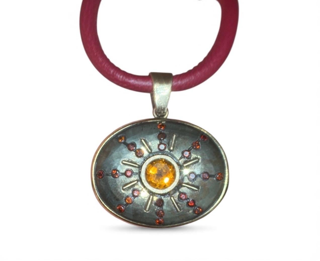Pendentif SOL, pyrite, citrine, diamants rouges et or 14k en vente 5