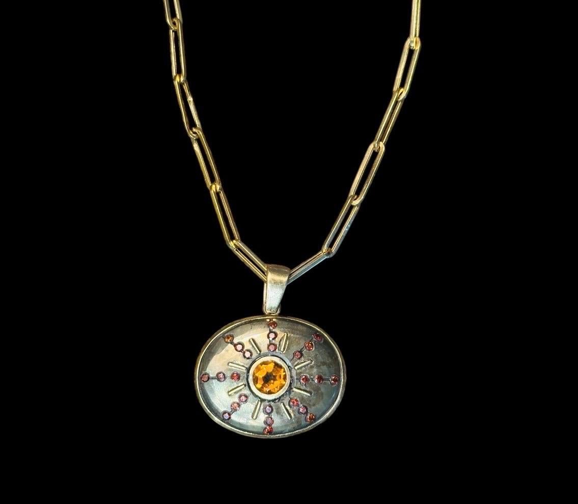 Taille mixte Pendentif SOL, pyrite, citrine, diamants rouges et or 14k en vente