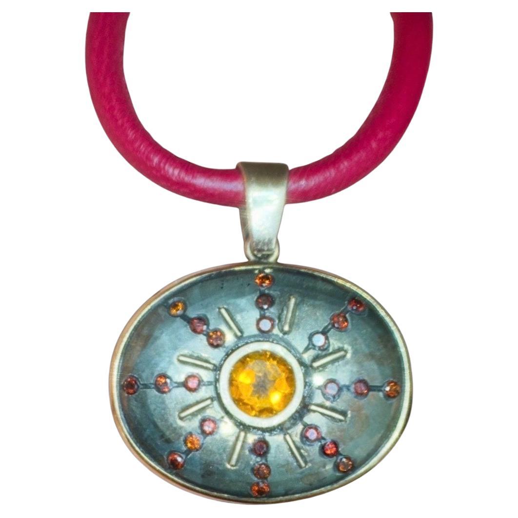 Pendentif SOL, pyrite, citrine, diamants rouges et or 14k en vente