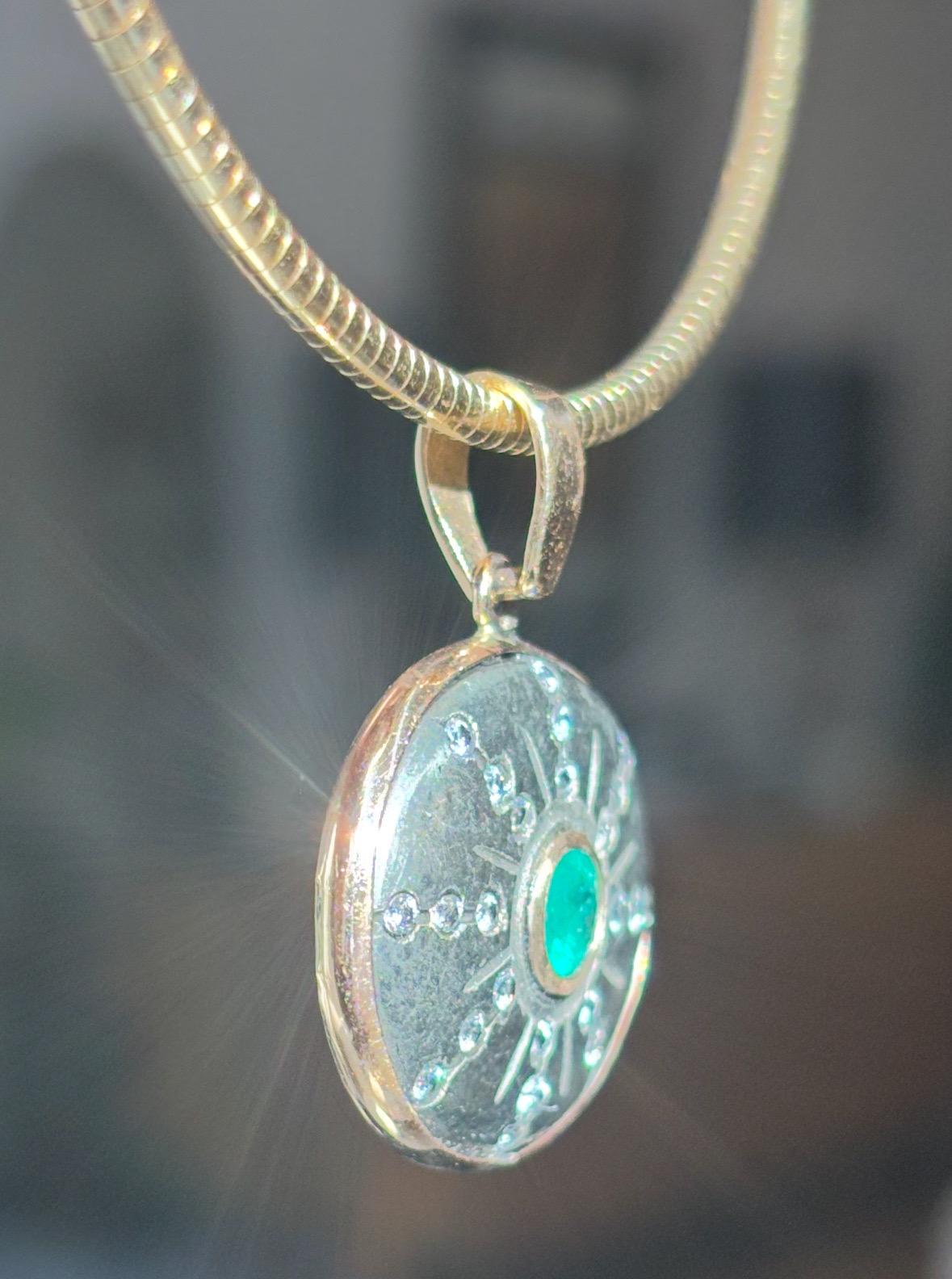 Taille mixte Pendentif SOL, pyrite avec émeraude, diamants et or 14k en vente