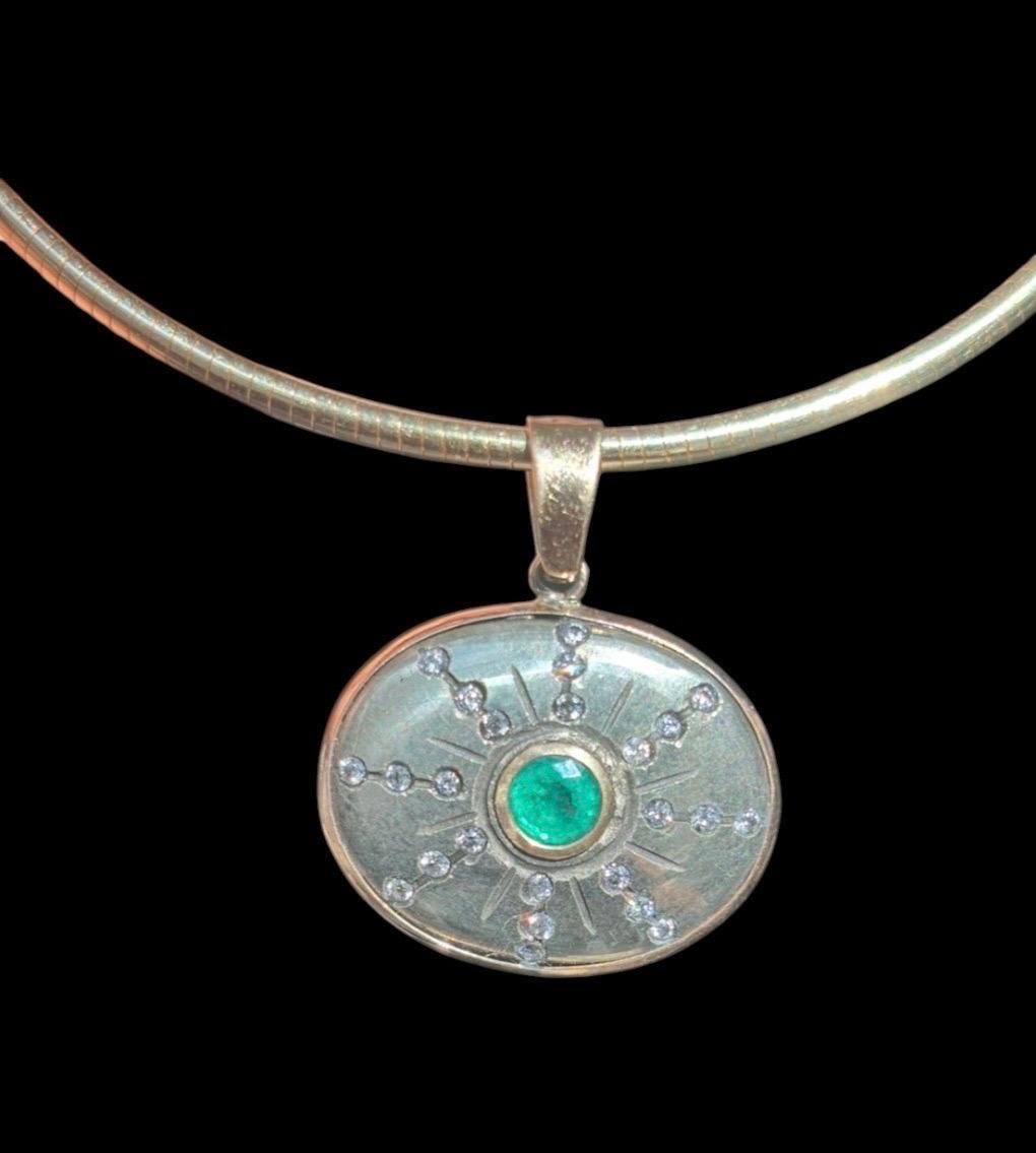 Pendentif SOL, pyrite avec émeraude, diamants et or 14k en vente 4