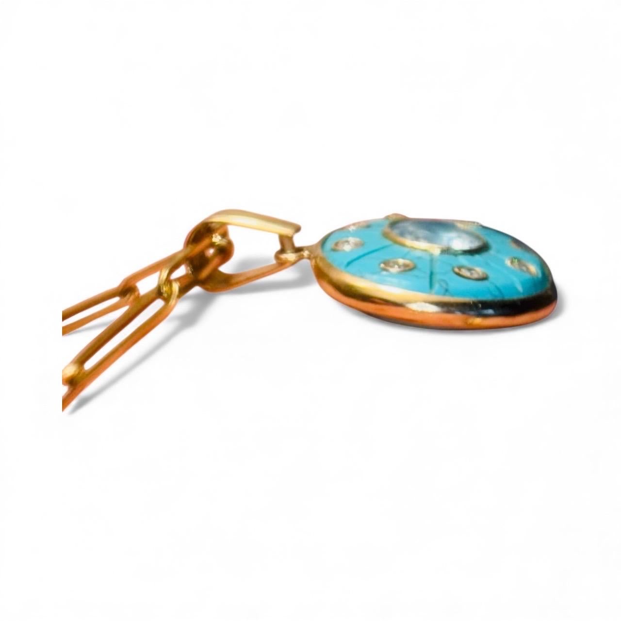 Ciondolo SOL

Turchese, Topazio azzurro,  Diamanti, oro 14k


La linea S.L.A. è stata sviluppata intorno all'idea di onorare se stessi e di vivere una vita che ti illumini. Il sole è un potente simbolo di vita e di luce e questi pezzi sono stati