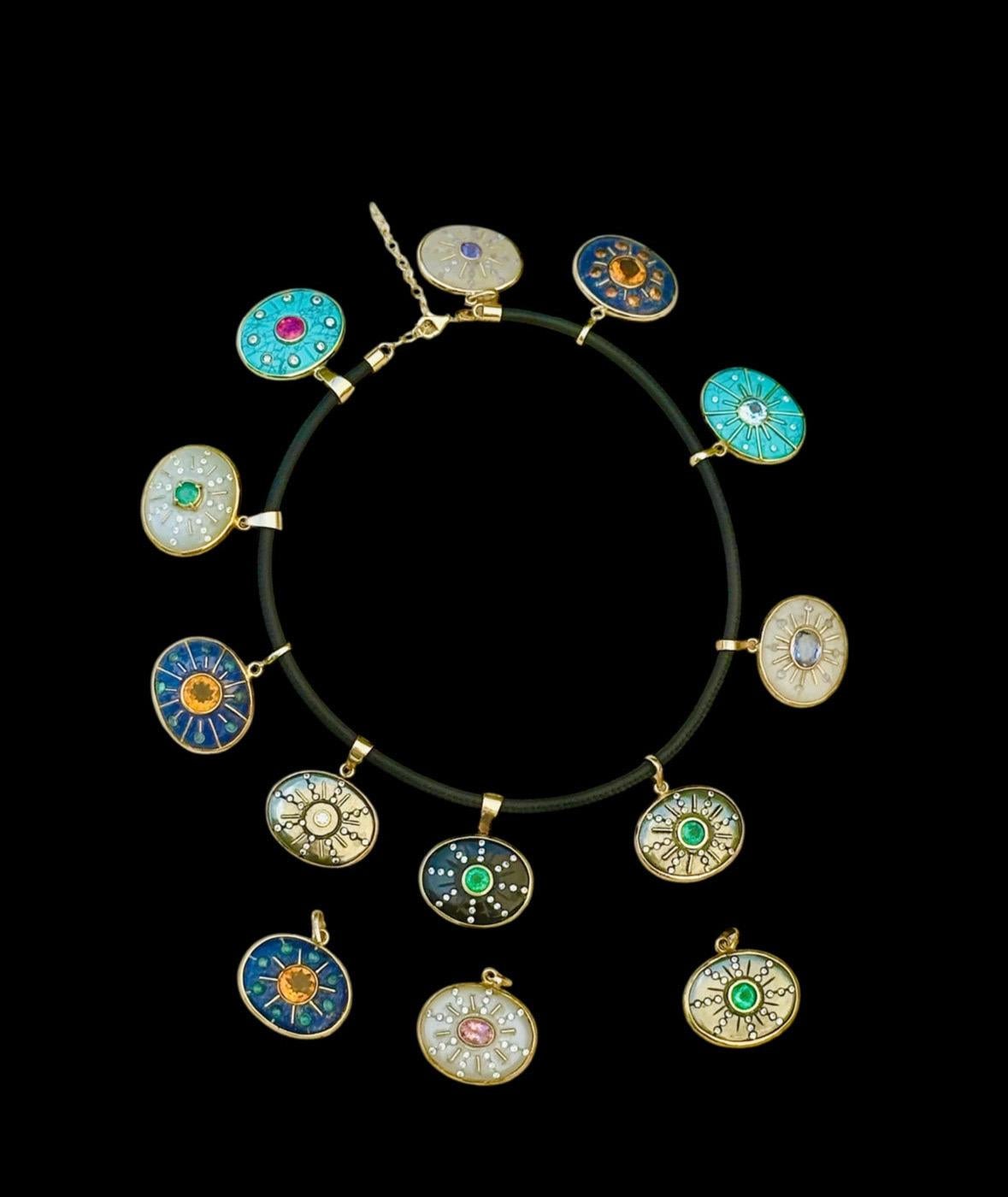 Ciondolo SOL, turchese con topazio blu, diamanti e oro 14k in vendita 1