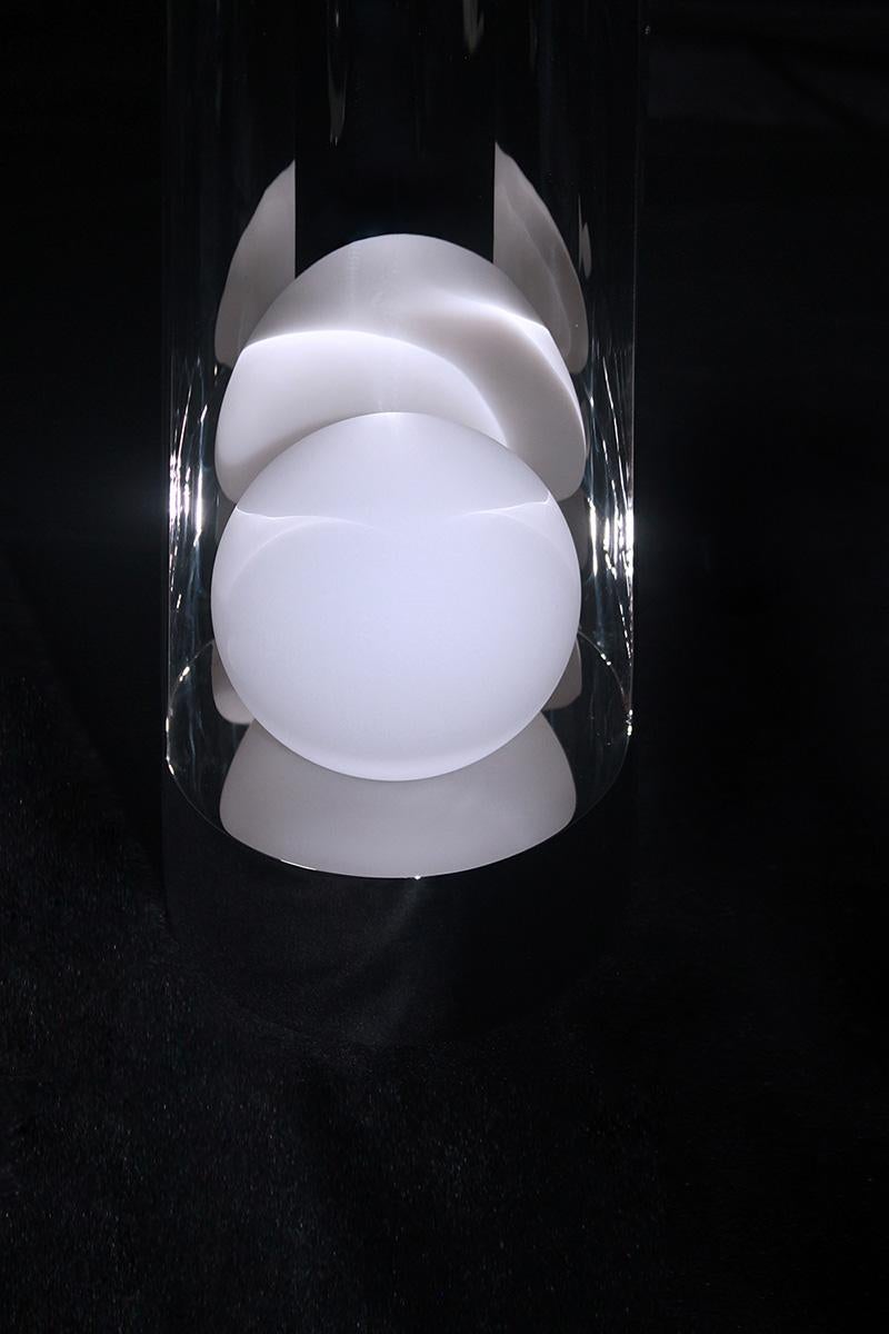 Sanctuary-Tischlampe von Sol mit mundgeblasener Opallampe (Handgefertigt) im Angebot