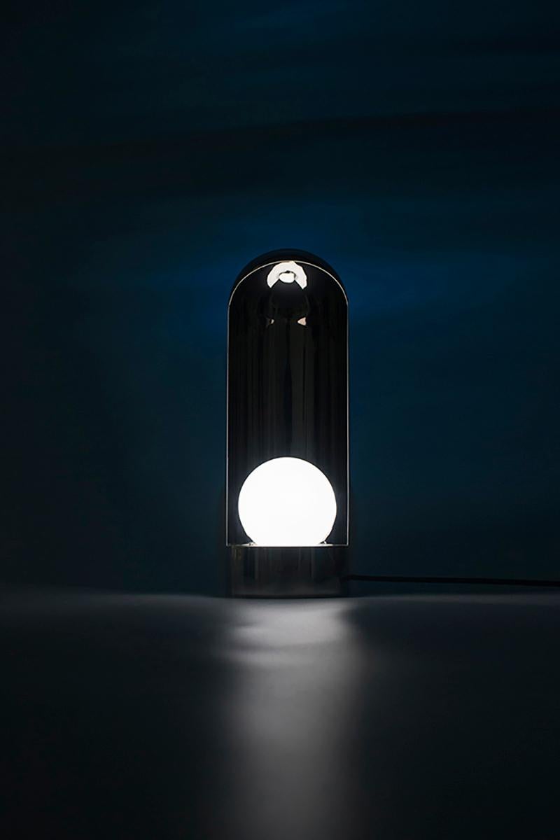 Sanctuary-Tischlampe von Sol mit mundgeblasener Opallampe im Zustand „Neu“ im Angebot in London, GB