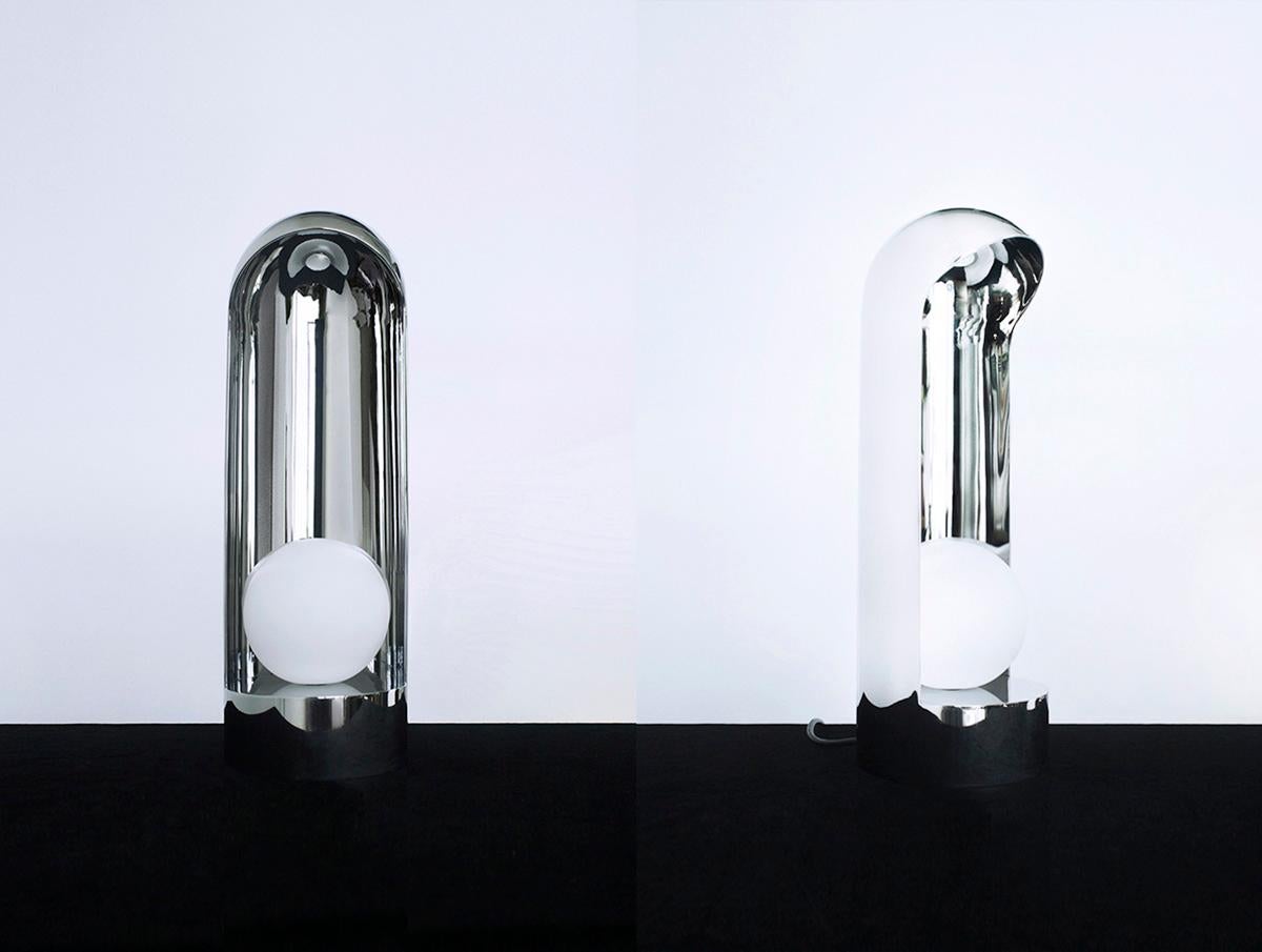 Sanctuary-Tischlampe von Sol mit mundgeblasener Opallampe (21. Jahrhundert und zeitgenössisch) im Angebot