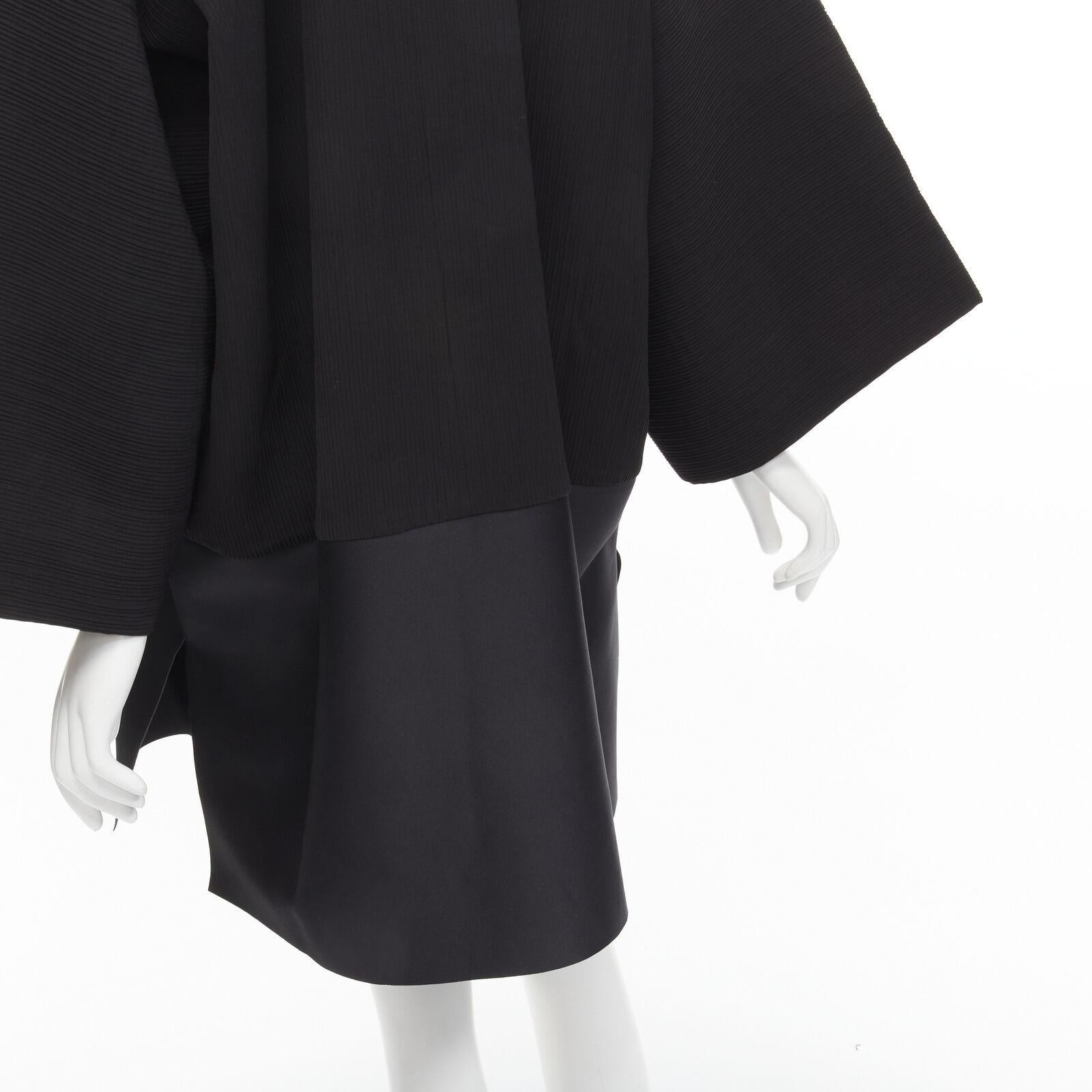 SOLACE LONDON Lulu black structural contrasting pleat satin hem boxy dress UK8 S
Reference: YNWG/A00139
Brand: Solace London
Material: Polyester, Blend
Color: Black
Pattern: Solid
Closure: Zip
Extra Details: Back zip closure.
Made in: