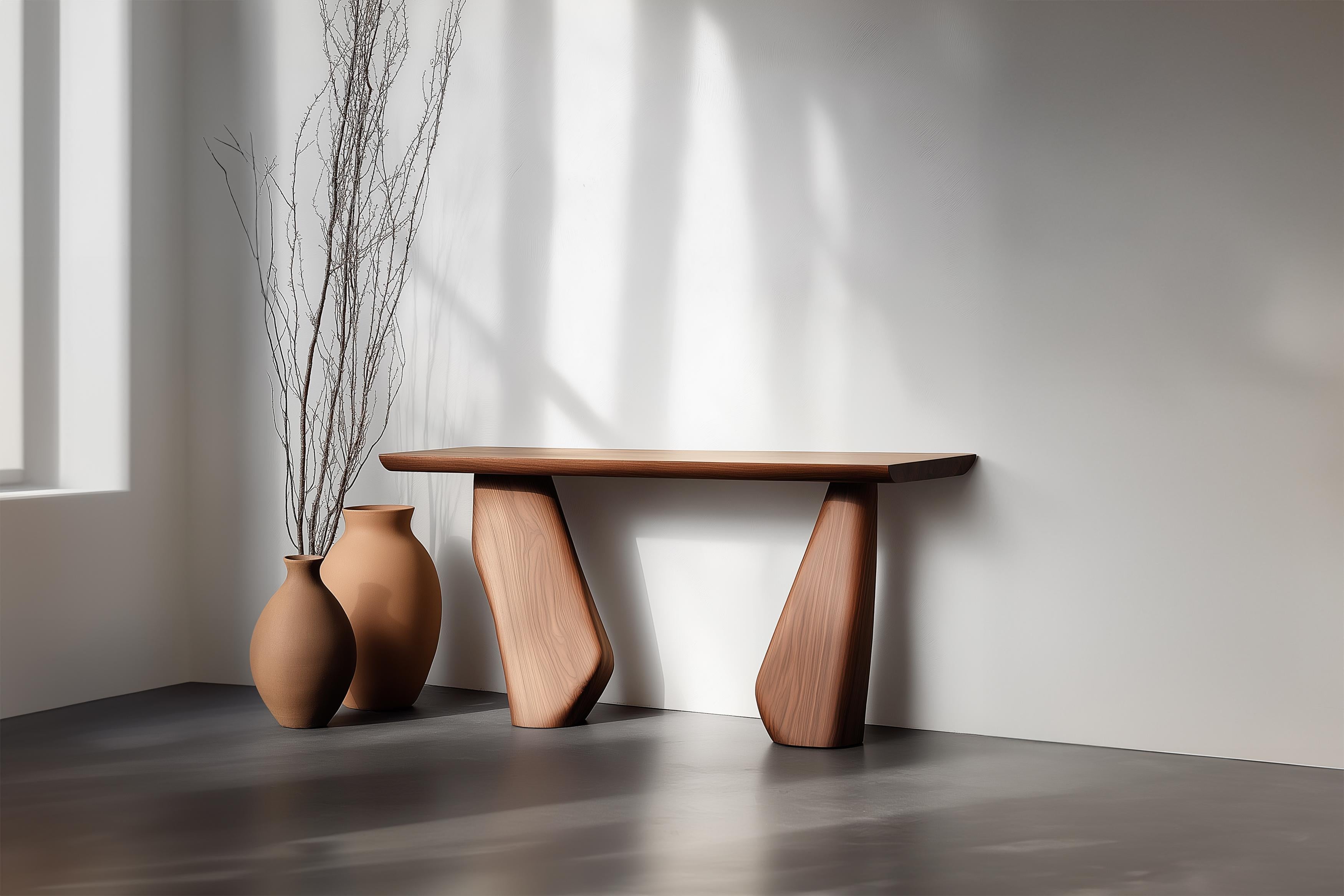 Mesa estrecha Solace nº 46 - Patas de madera con aspecto de piedra, de NONO---------------------
Serie de mesas consola Solace
 Diseño de Joel Escalona
La serie de consolas Solace, diseñada por Joel Escalona, encarna una tranquila sensación de