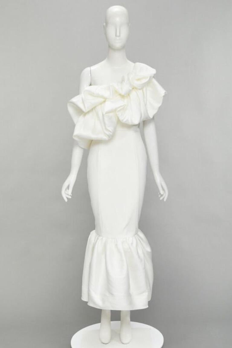SOLACE - Robe midi blanche à volants en polyester avec épaules en cascade GB12 M en vente 5