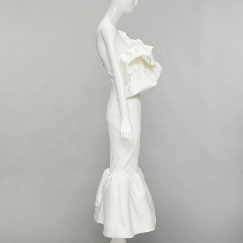 SOLACE - Robe midi blanche à volants en polyester avec épaules en cascade GB12 M Excellent état - En vente à Hong Kong, NT
