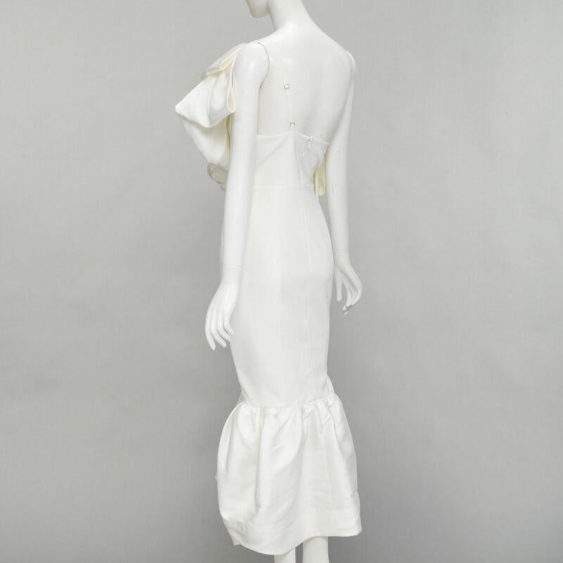 SOLACE - Robe midi blanche à volants en polyester avec épaules en cascade GB12 M en vente 1