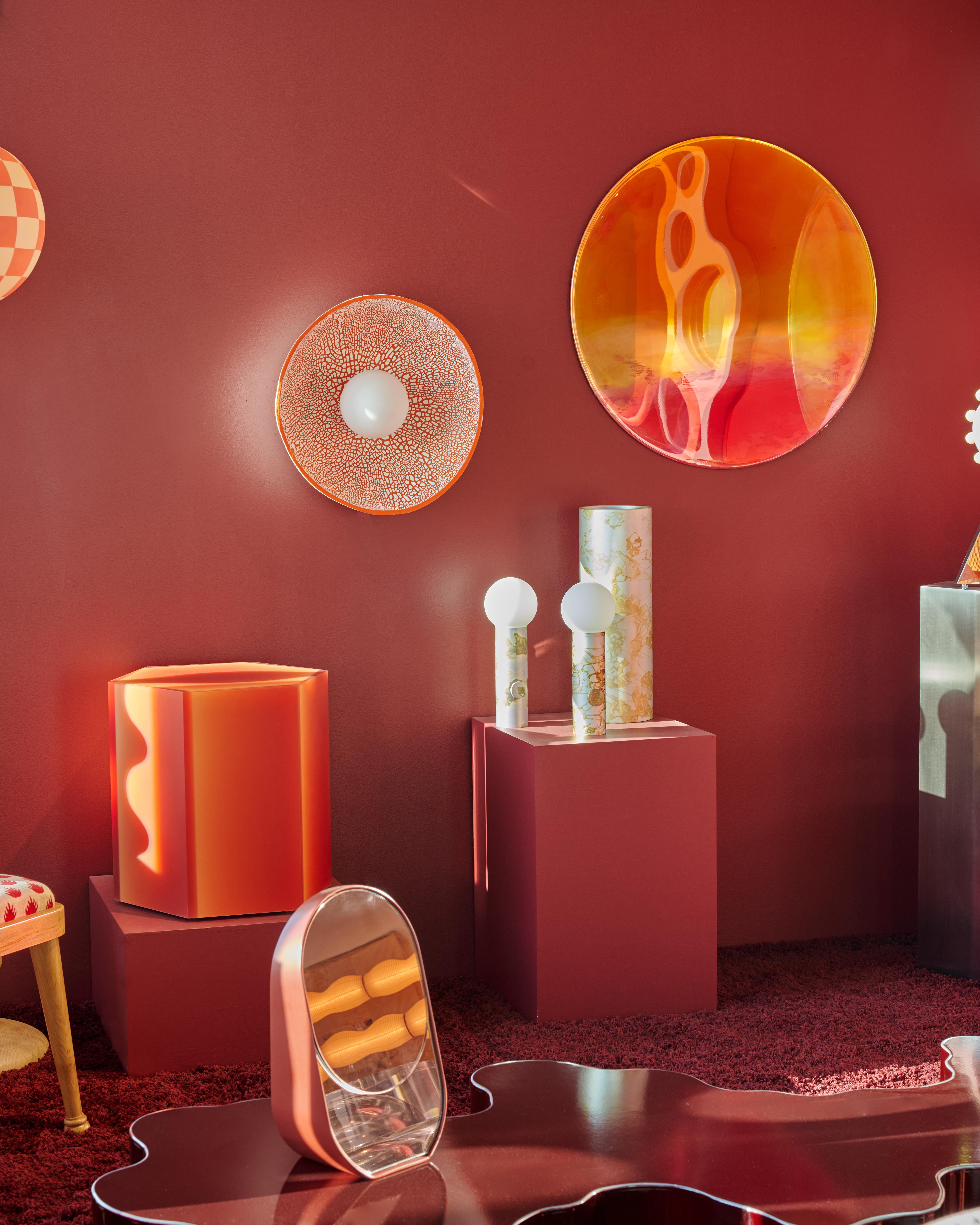 Solana von Courtney Kinnare, Orange verspiegeltes Glas Zeitgenössische Wandskulptur (Handgefertigt) im Angebot