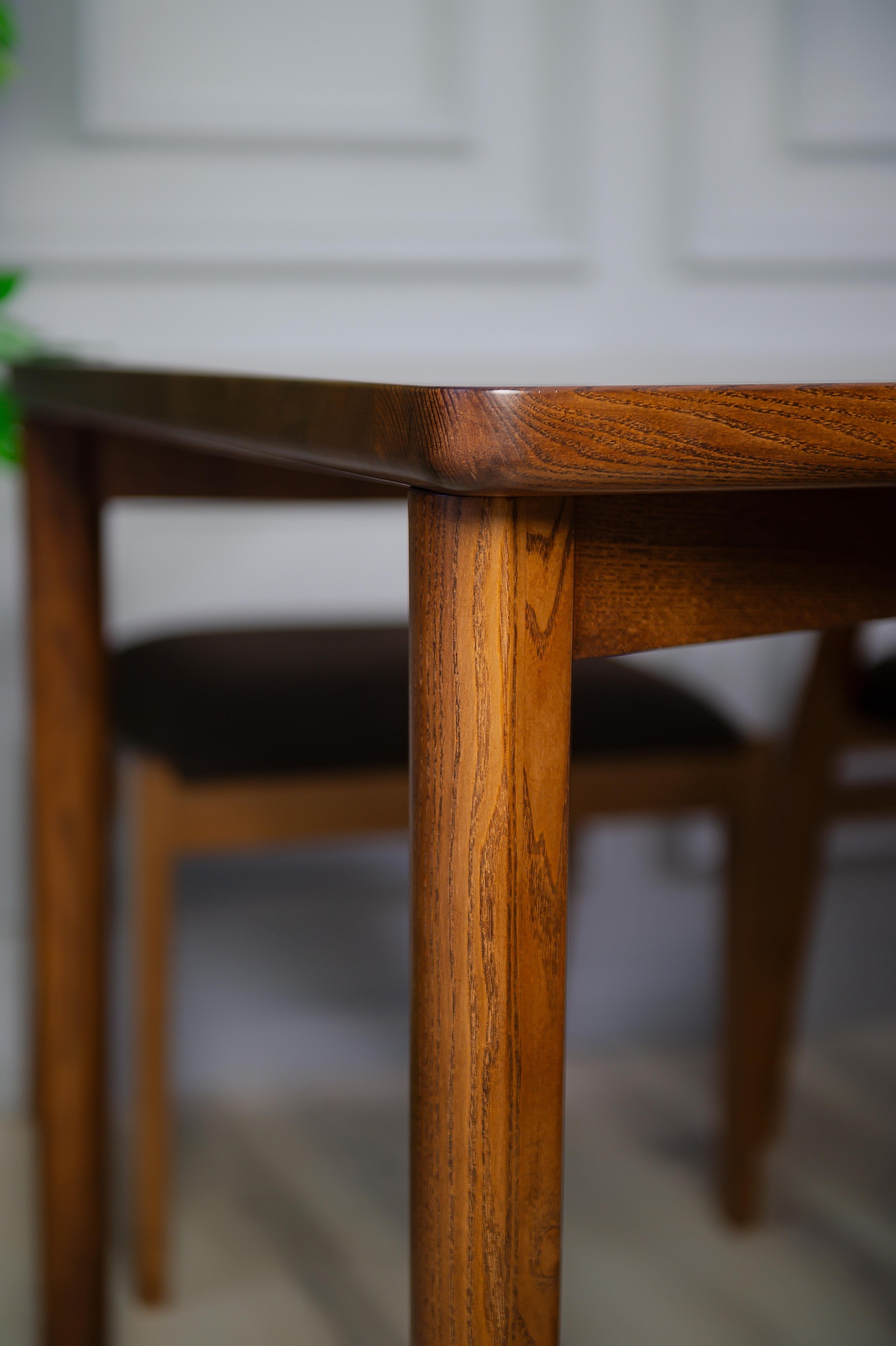 Table de salle à manger Solana en bois massif brun foncé en vente 4
