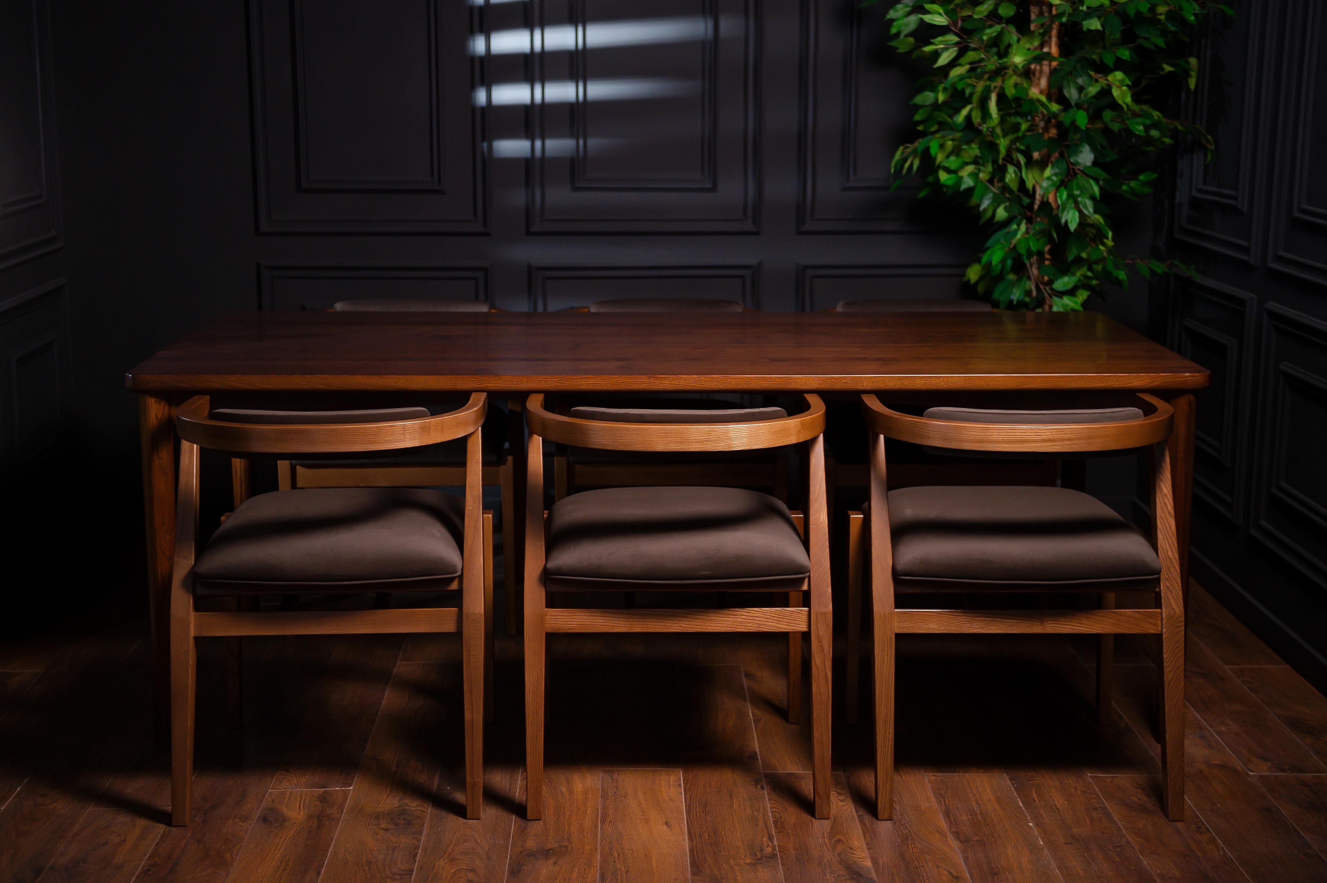 Table de salle à manger Solana en bois massif brun foncé en vente 12
