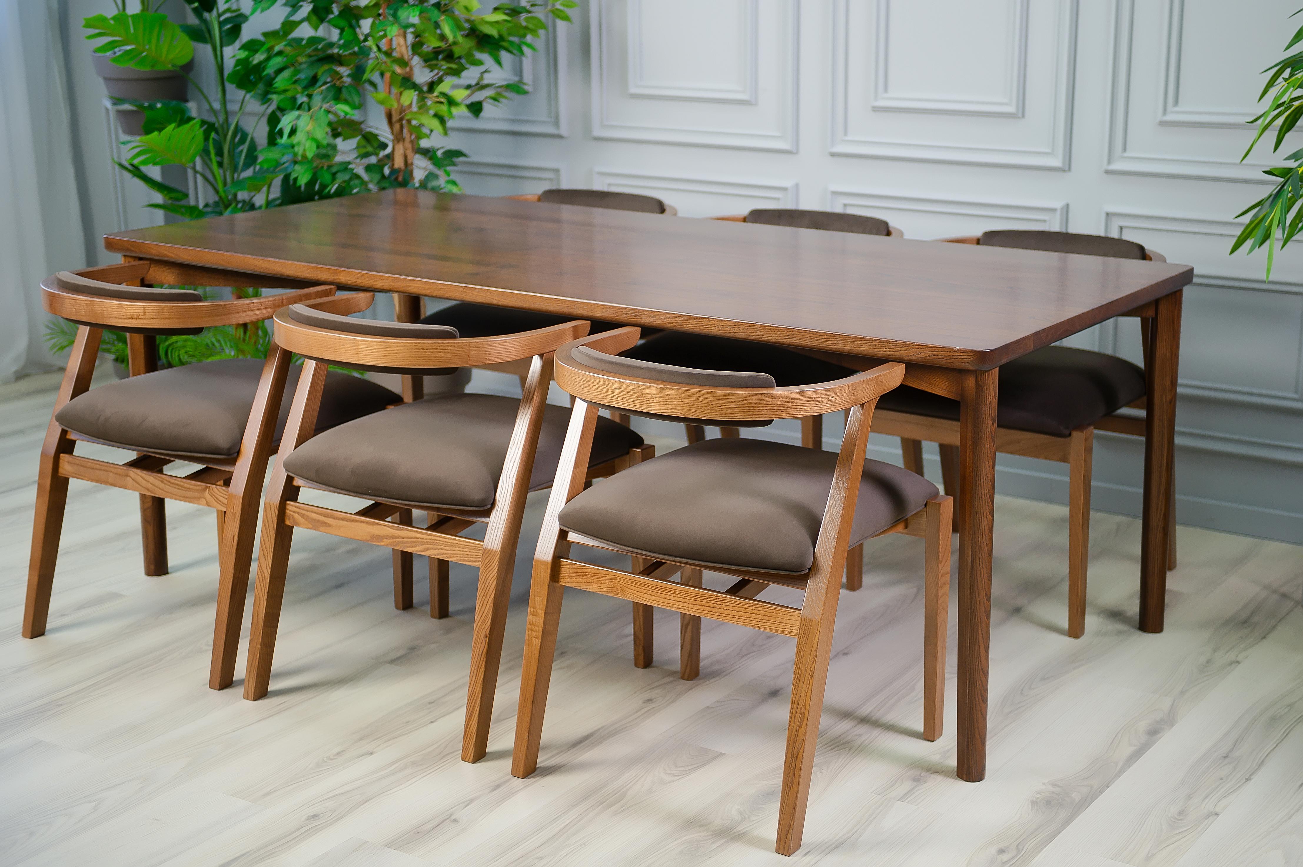 Table de salle à manger Solana en bois massif brun foncé en vente 1