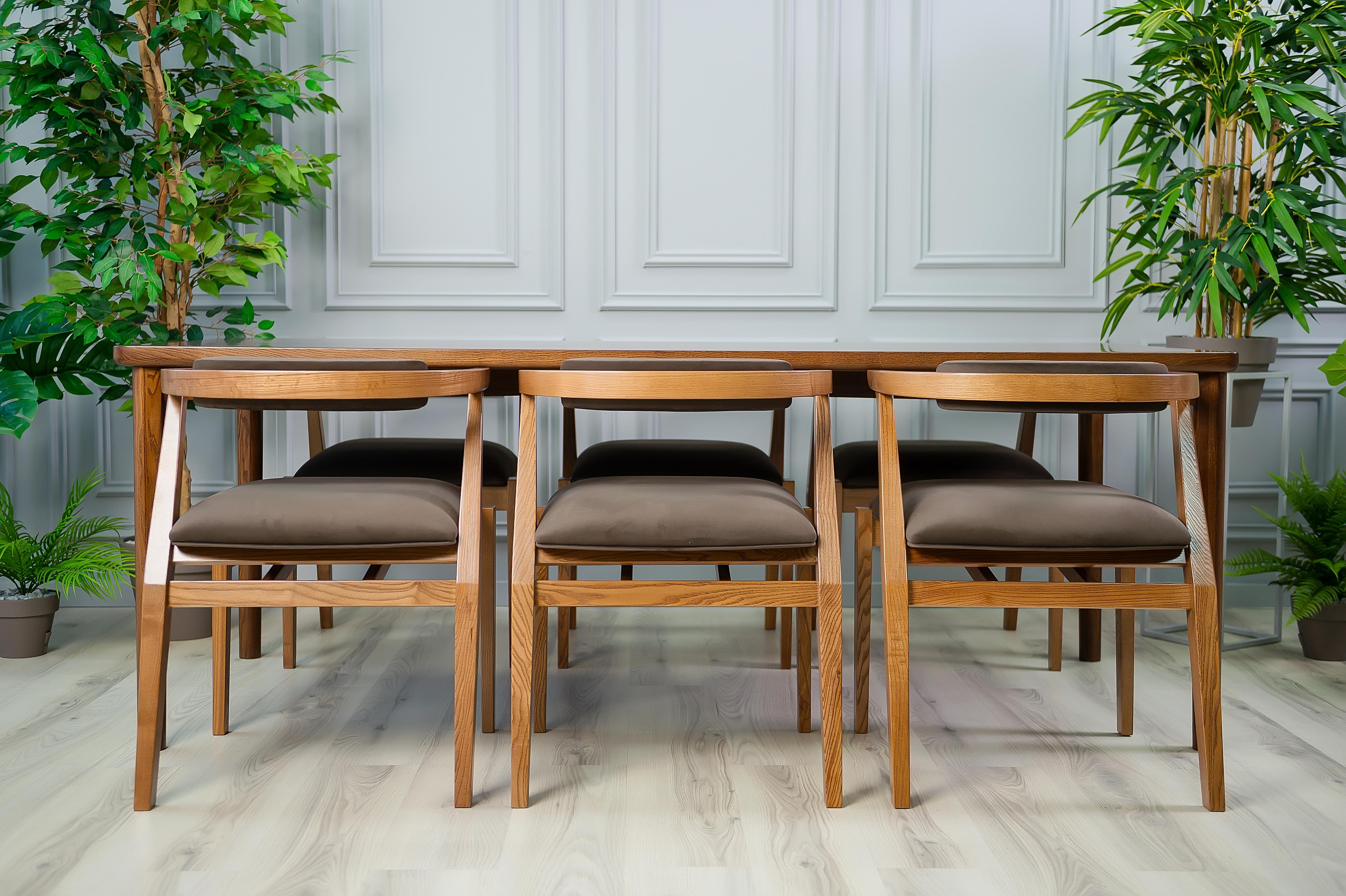 Table de salle à manger Solana en bois massif brun foncé en vente 2