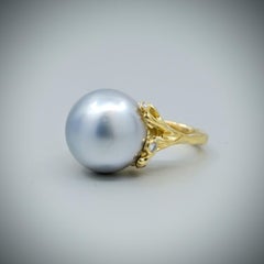 'Solandra' Tahitian pearl ring with diamonds in 18k yellow gold