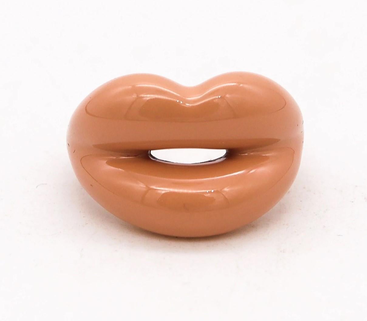 Hot-lips ring designed by Solange Azagury-Partridge.

The hot-lips rings by Solange Azagury-Partridge, were created into limited edition. This youthful and funny ring is crafted in solid .925 sterling silver and embellished, with peach hot