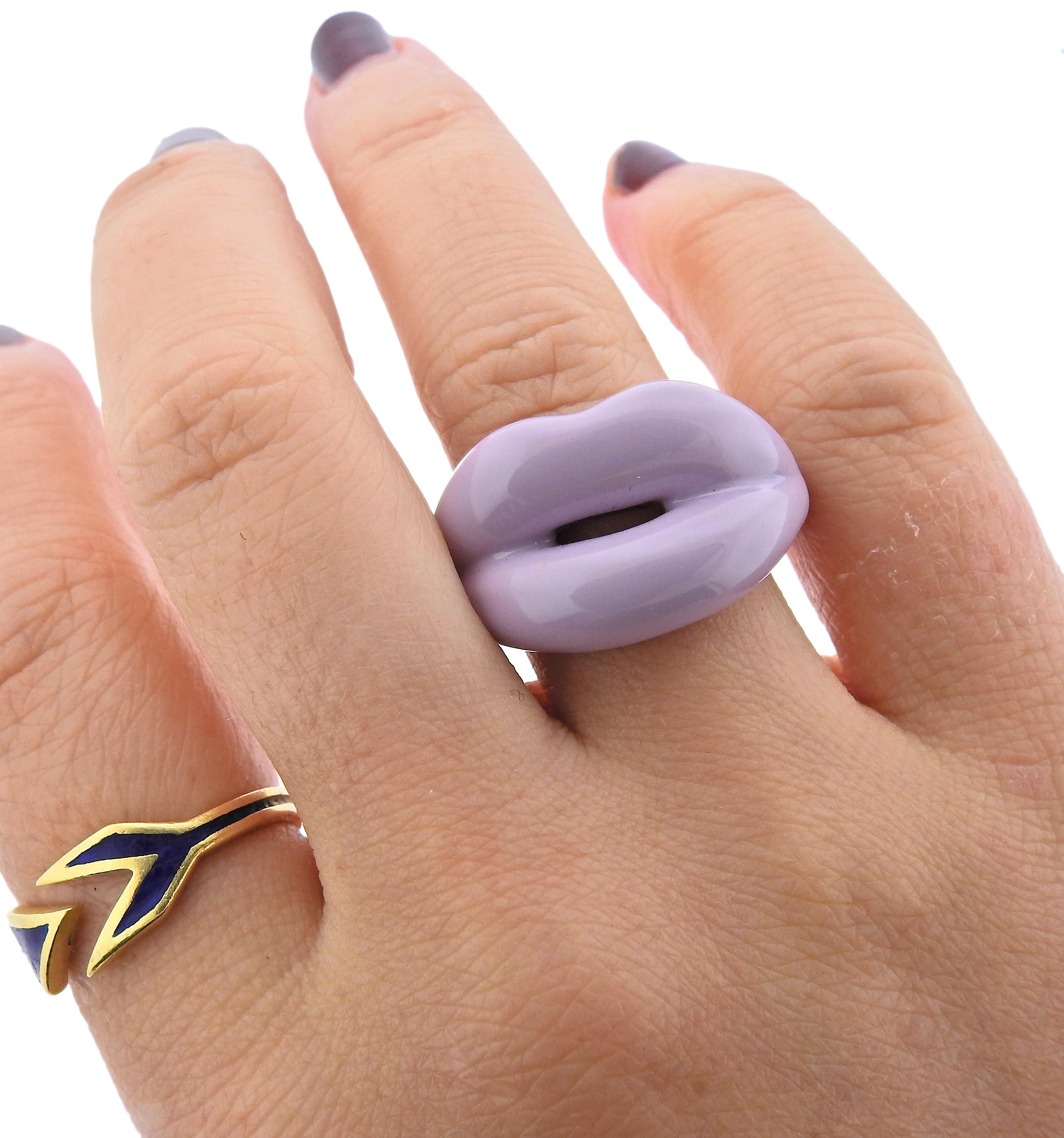 Solange Azagury Partridge Lavender Enamel Silver Lips Ring In New Condition For Sale In New York, NY