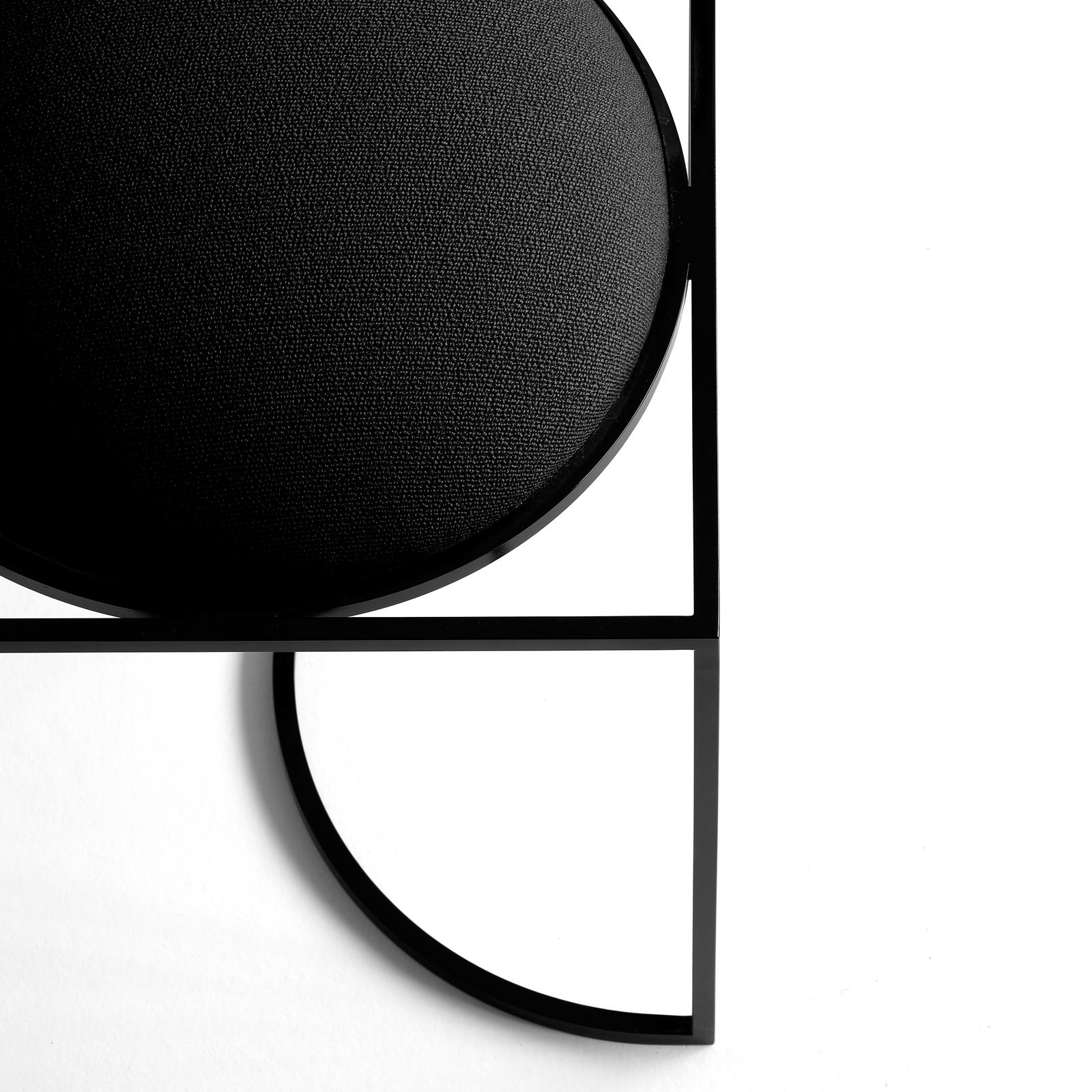 italien Chaise solaire en laine noire et cadre en acier revêtu de noir, par Lara Bohinc en vente