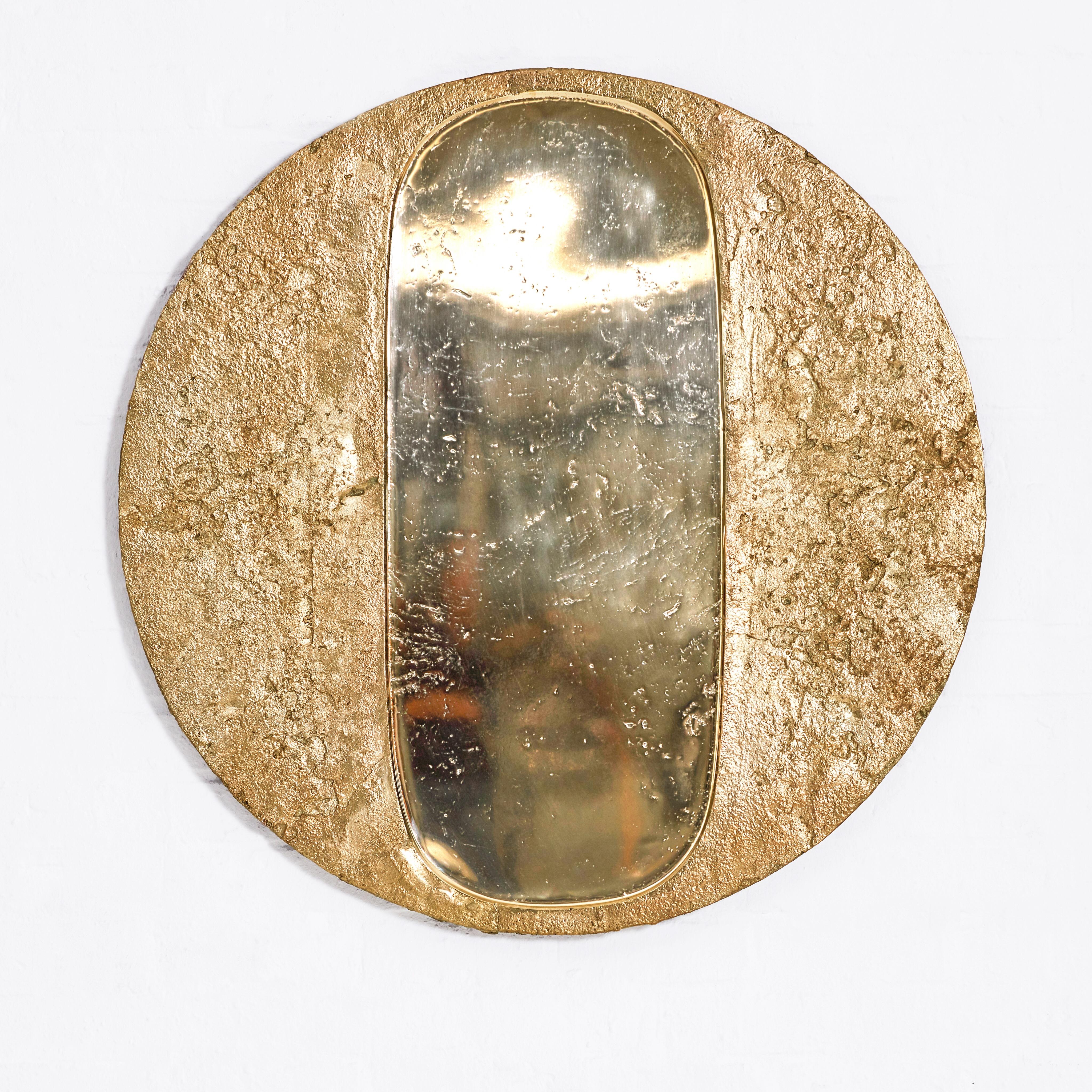 Solar Portal Limited Edition Wall Sculptural Mirror in Bronze by Jesse Ede
Edition limitée à 5 pièces + 1P
Dimensions : D 5 x L 100 x H 100 cm.
MATERIAL : Bronze.

L'idée de 