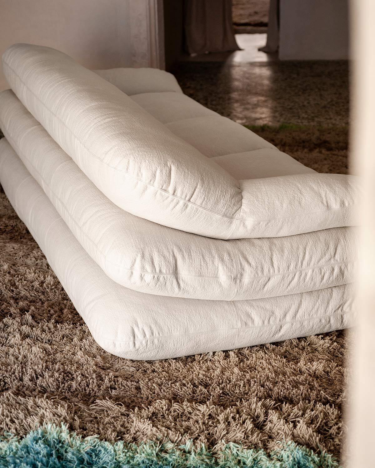 Solar Sofa in fabric by Faye Toogood - Tacchini W 240 cm (94.48 in) For Sale 2
