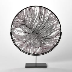 Solar Storm Monochrome I, Skulptur aus schwarzem und klarem Glas mit Standfuß von Kate Jones