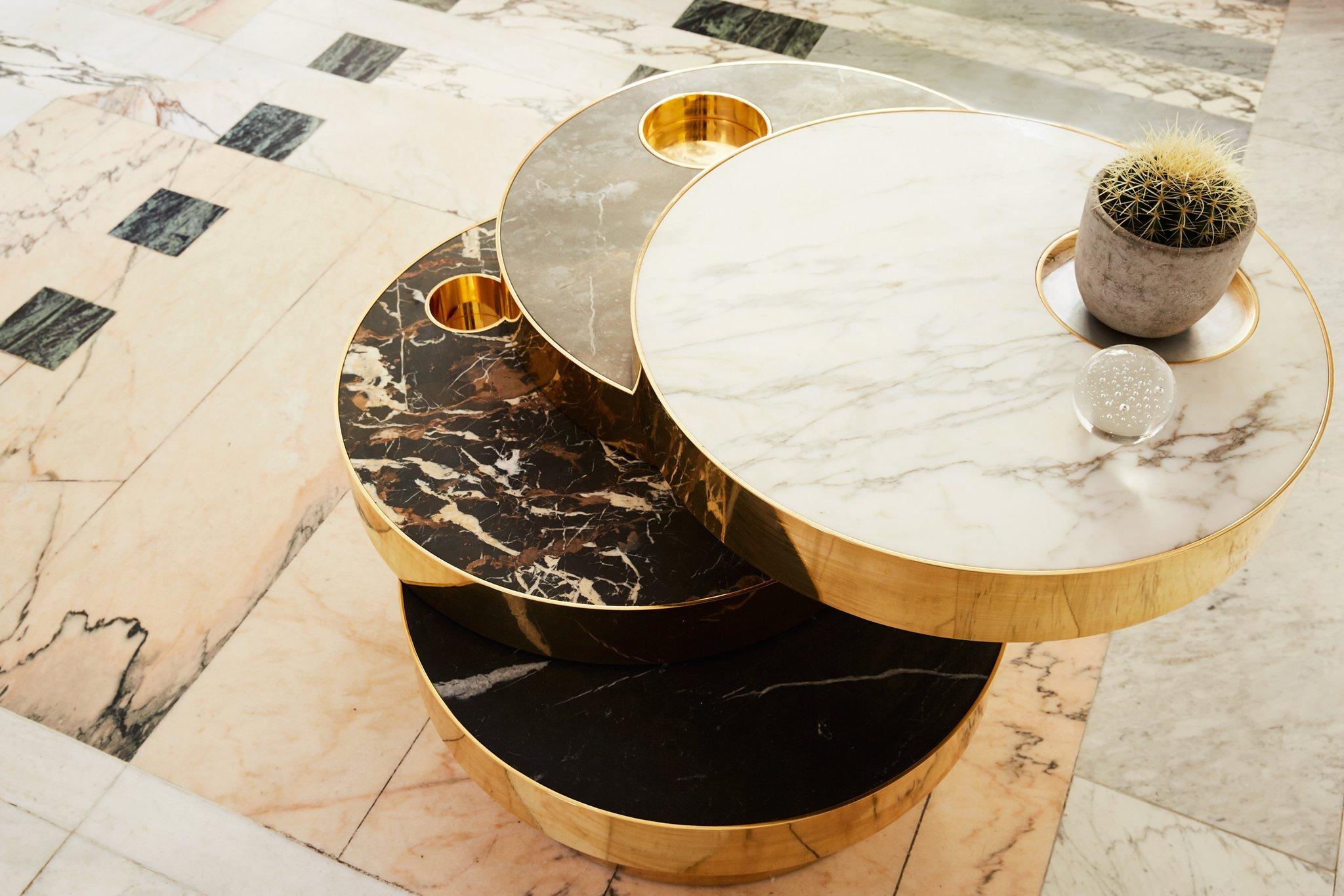 Moderne Table basse cinétique Solaris en marbre et laiton