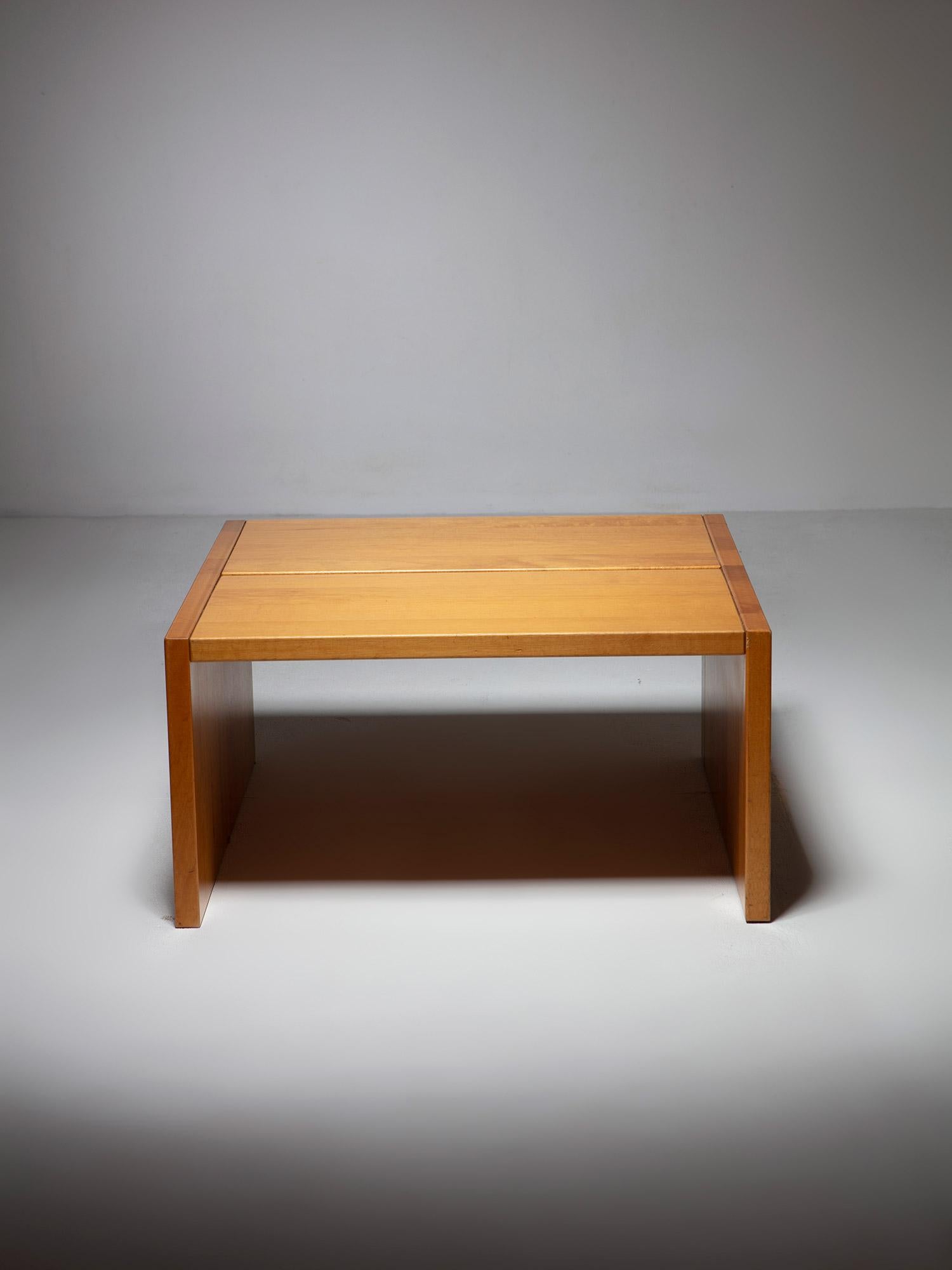 Tavolino in legno massiccio 