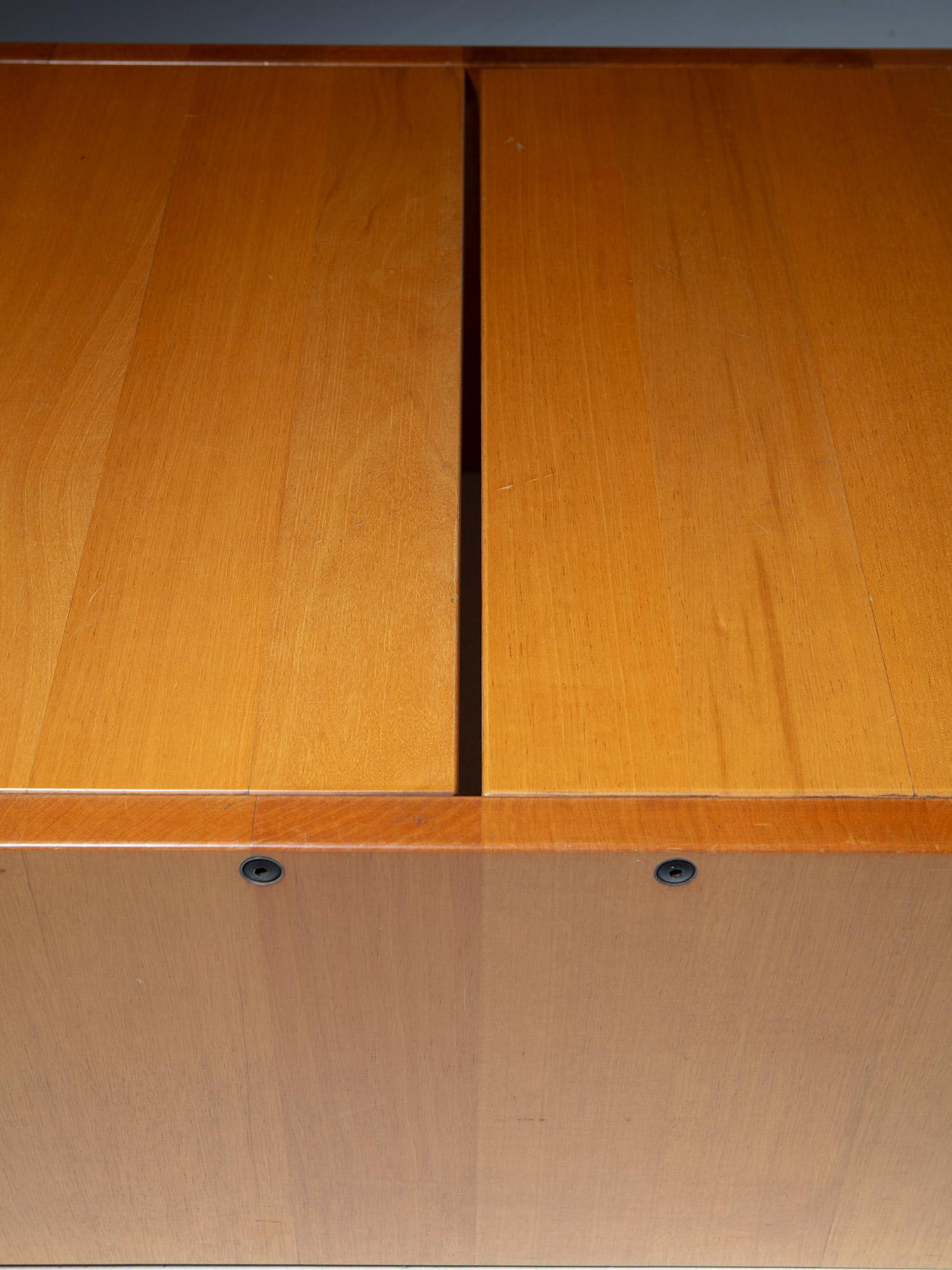 Tavolino in legno massiccio 