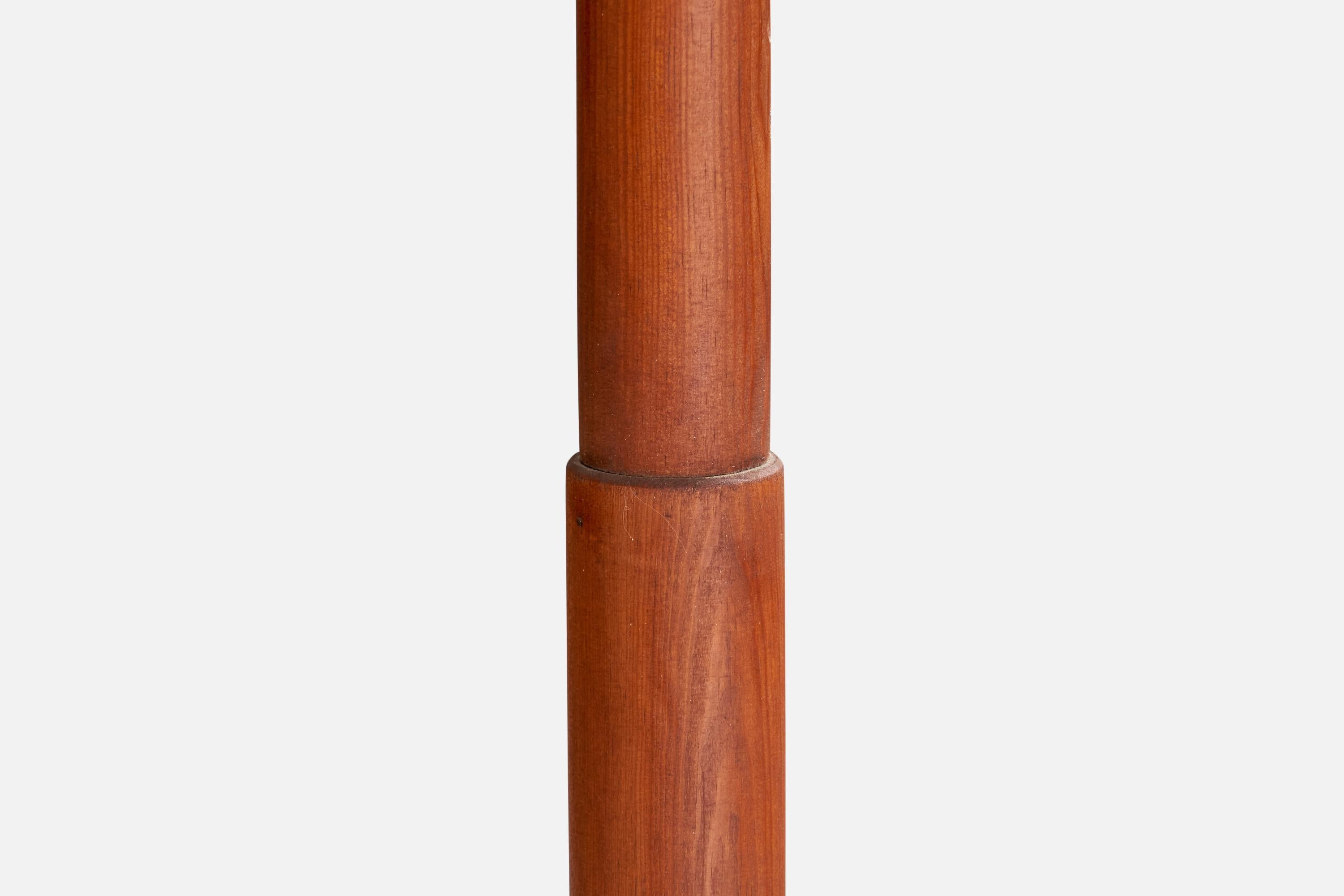 Fin du 20e siècle Solbackens Svarveri, lampadaire, pin, laiton, tissu, Suède, années 1970 en vente