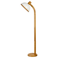 Solbackens Svarveri, lampadaire en chêne de Suède, années 1970