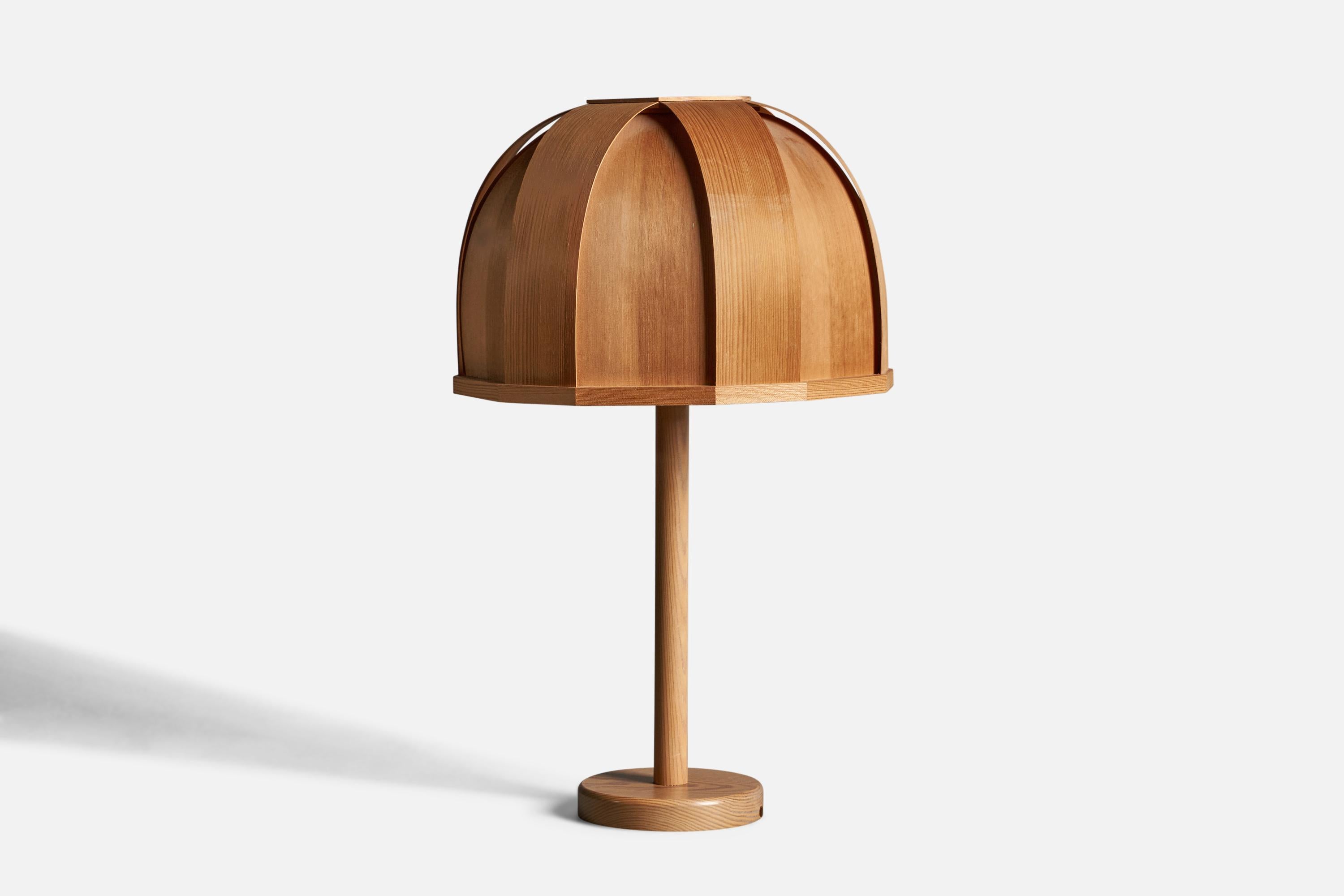 A pine and moulded pine veneer table lamp, designed and produced by Solbackens Svarveri, Sweden, c. 1970s.

Overall Dimensions (inches): 22.75