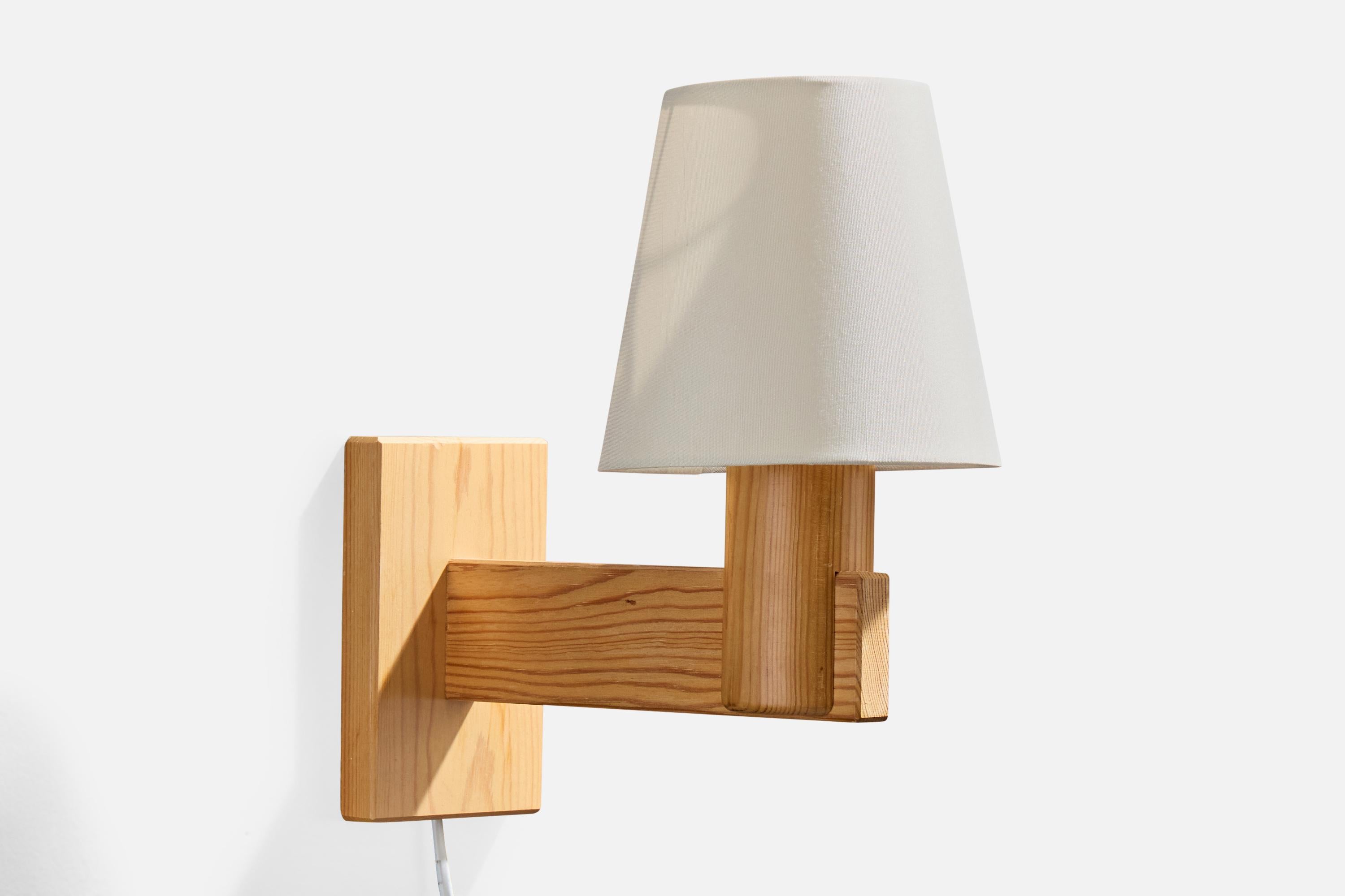 Suédois Solbackens Svarveri, Wall Lights, pin, tissu, Suède, années 1970 en vente