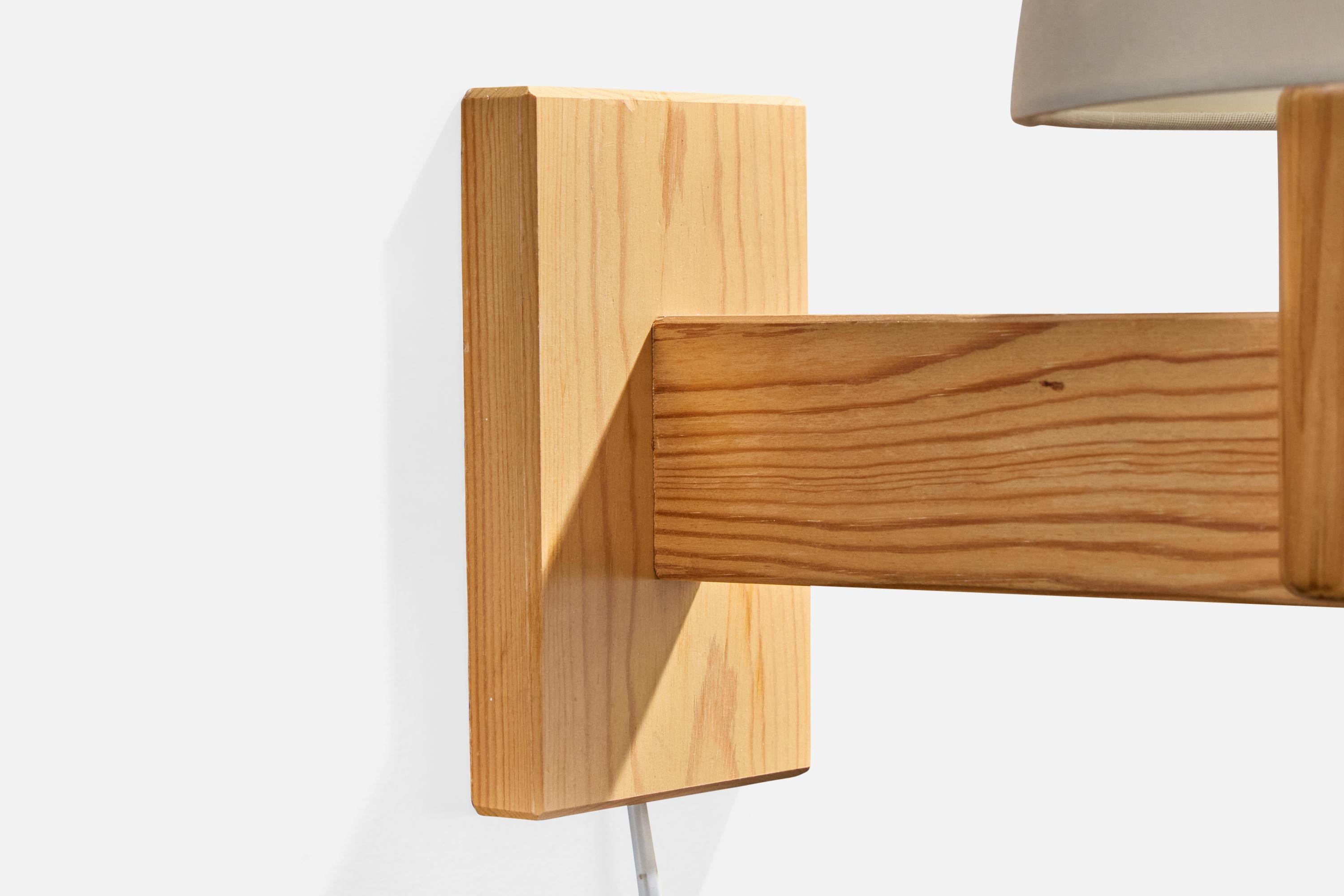 Fin du 20e siècle Solbackens Svarveri, Wall Lights, pin, tissu, Suède, années 1970 en vente