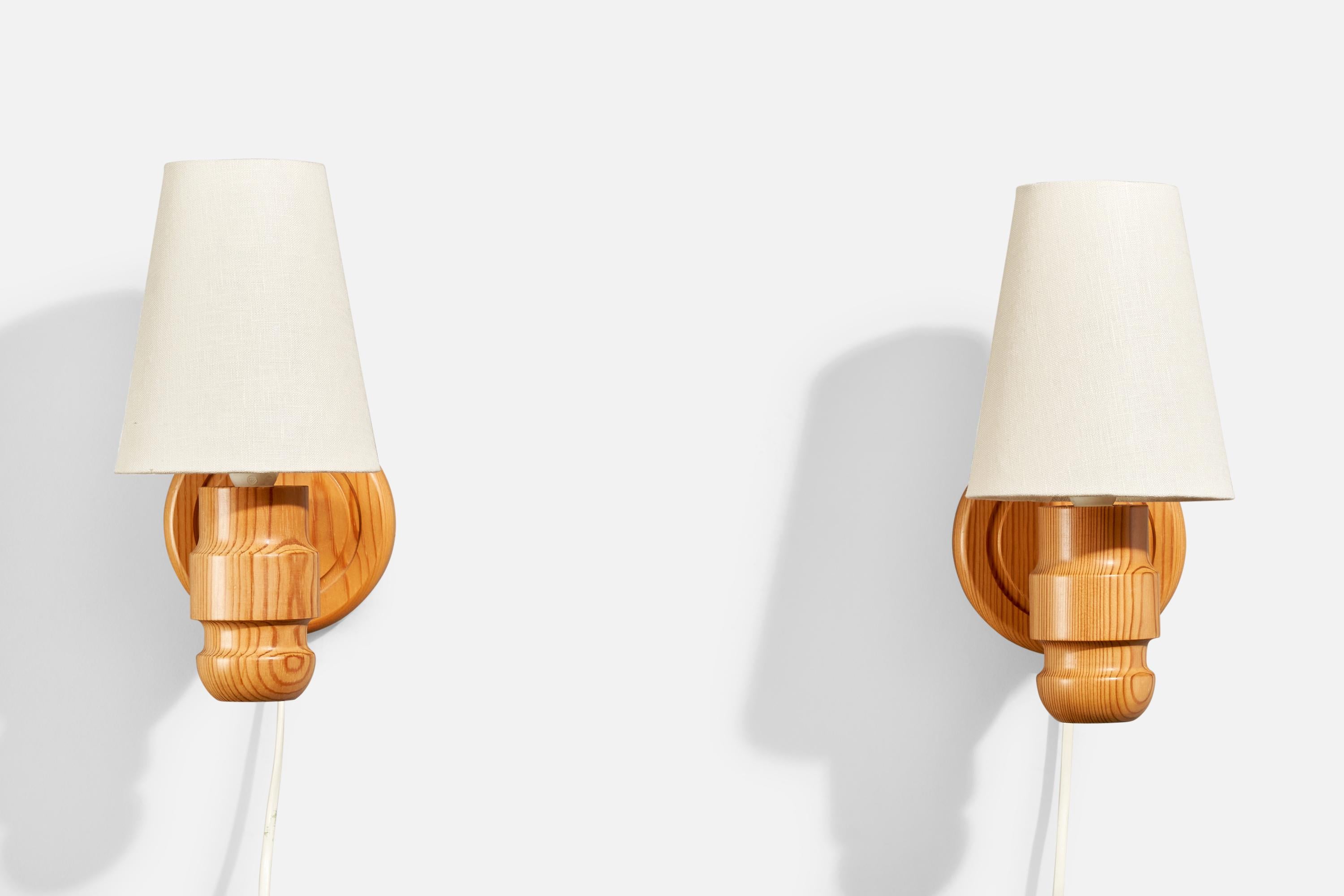 Suédois Solbackens Svarveri, Wall Lights, pin, tissu, Suède, années 1980 en vente