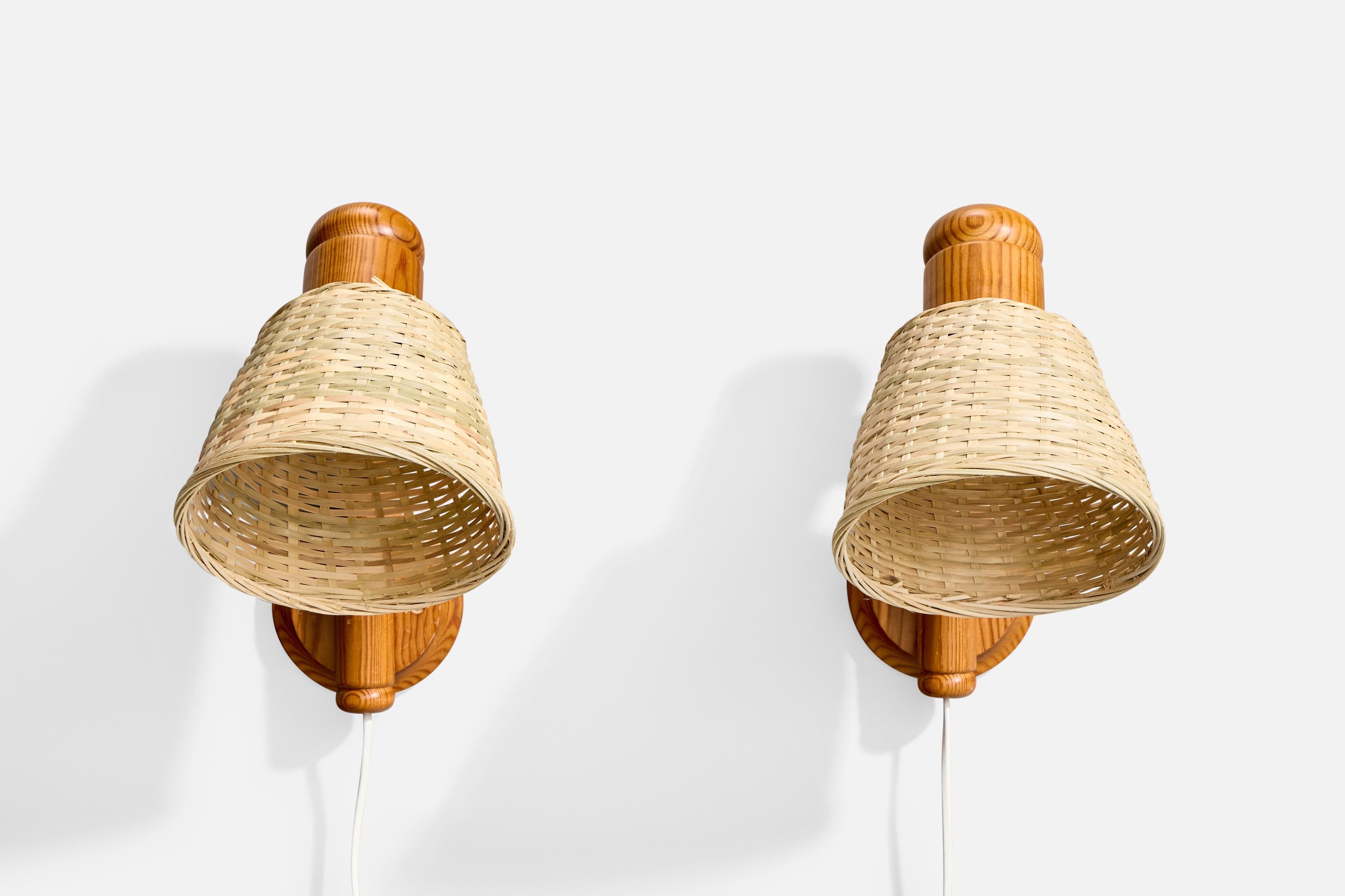 Solbackens Svarveri, Wall Lights, Kiefer, Rattan, Schweden, 1970er (Moderne der Mitte des Jahrhunderts) im Angebot