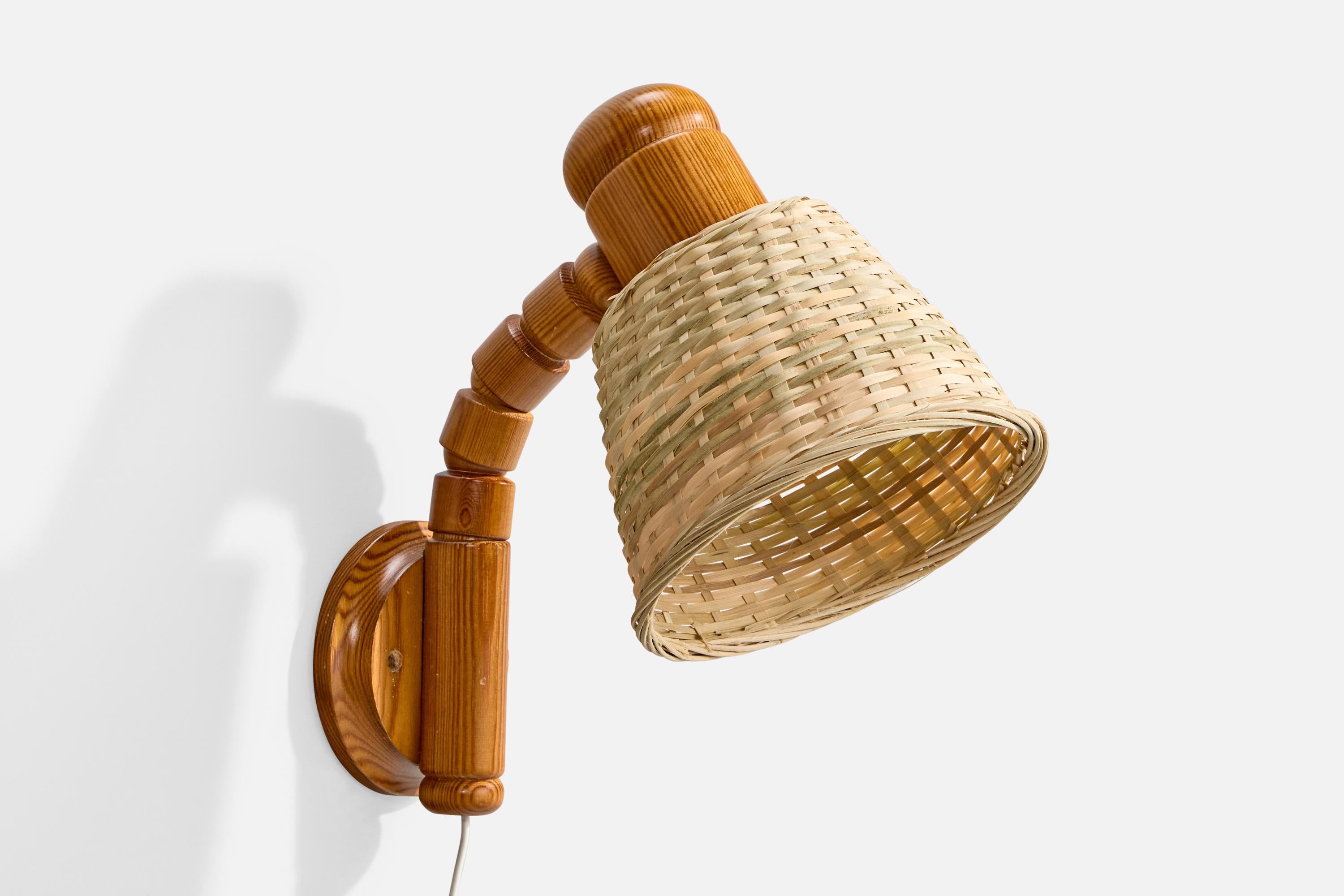 Solbackens Svarveri, Wall Lights, Kiefer, Rattan, Schweden, 1970er (Schwedisch) im Angebot