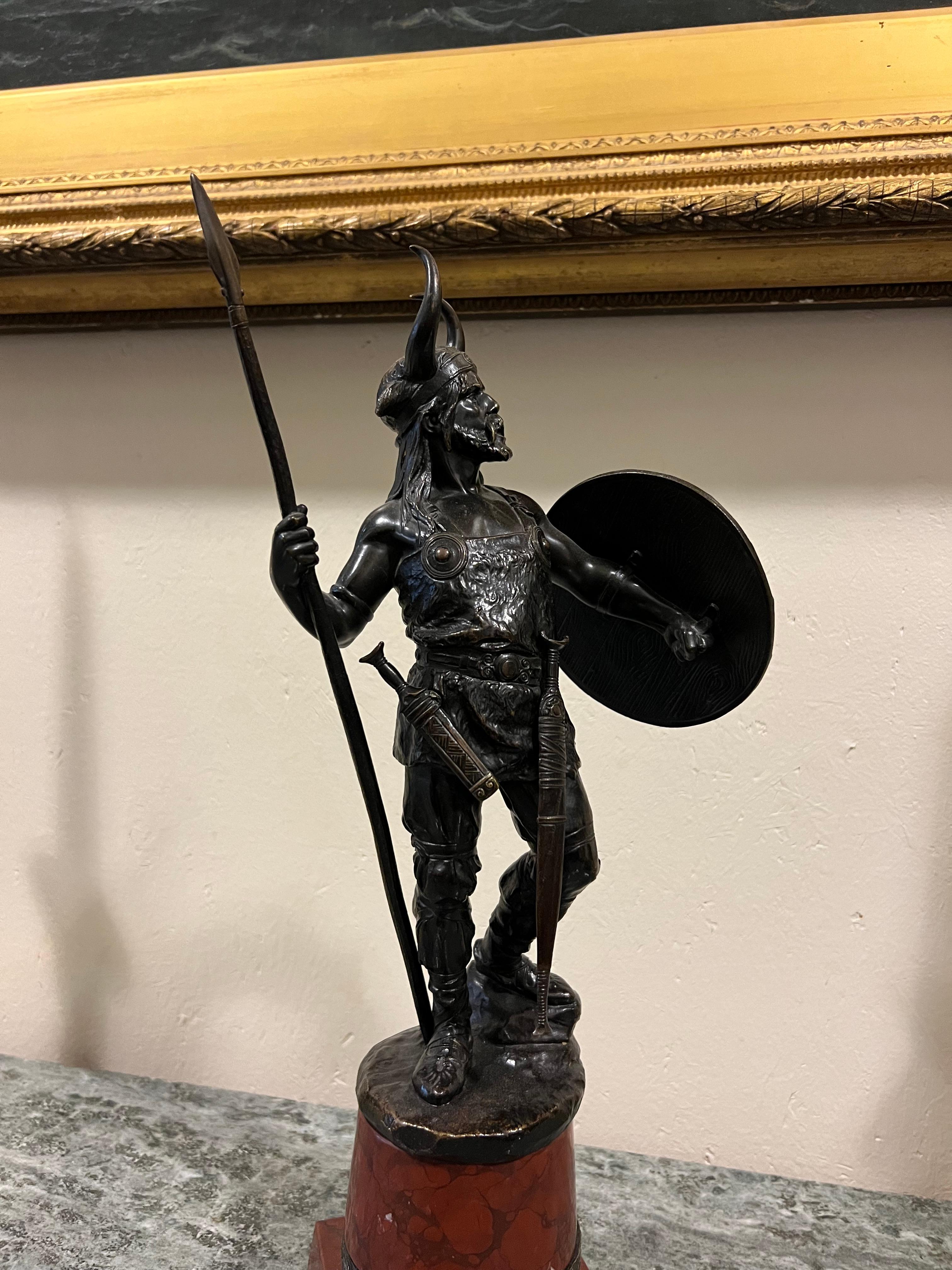 Sculpture norvégienne VIKING sur socle en marbre rouge griotte, vers 1900 en vente 6