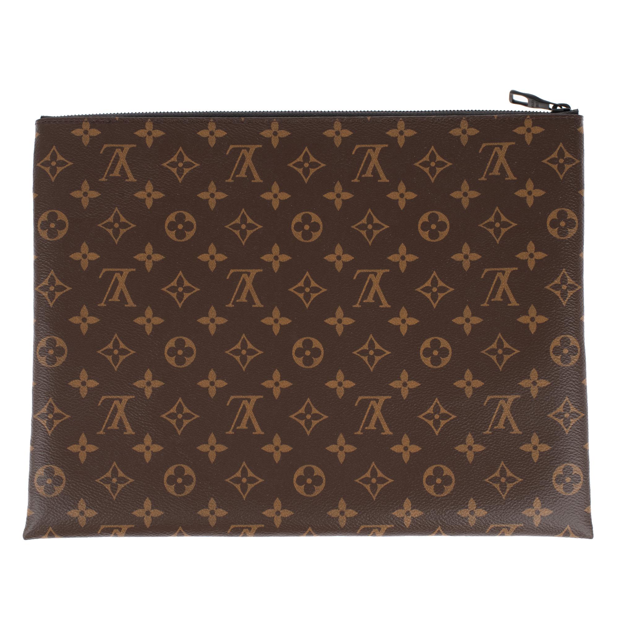 SOLD OUT - Limited Edition Pouch Louis Vuitton Collection Virgil Abloh 2019 in monogram canvas. 
Men’s Spring-Summer 2019 Limited Edition Fashion Show 
Dimensions: 35 * 27 cm. 
New, never worn with box and dustbag